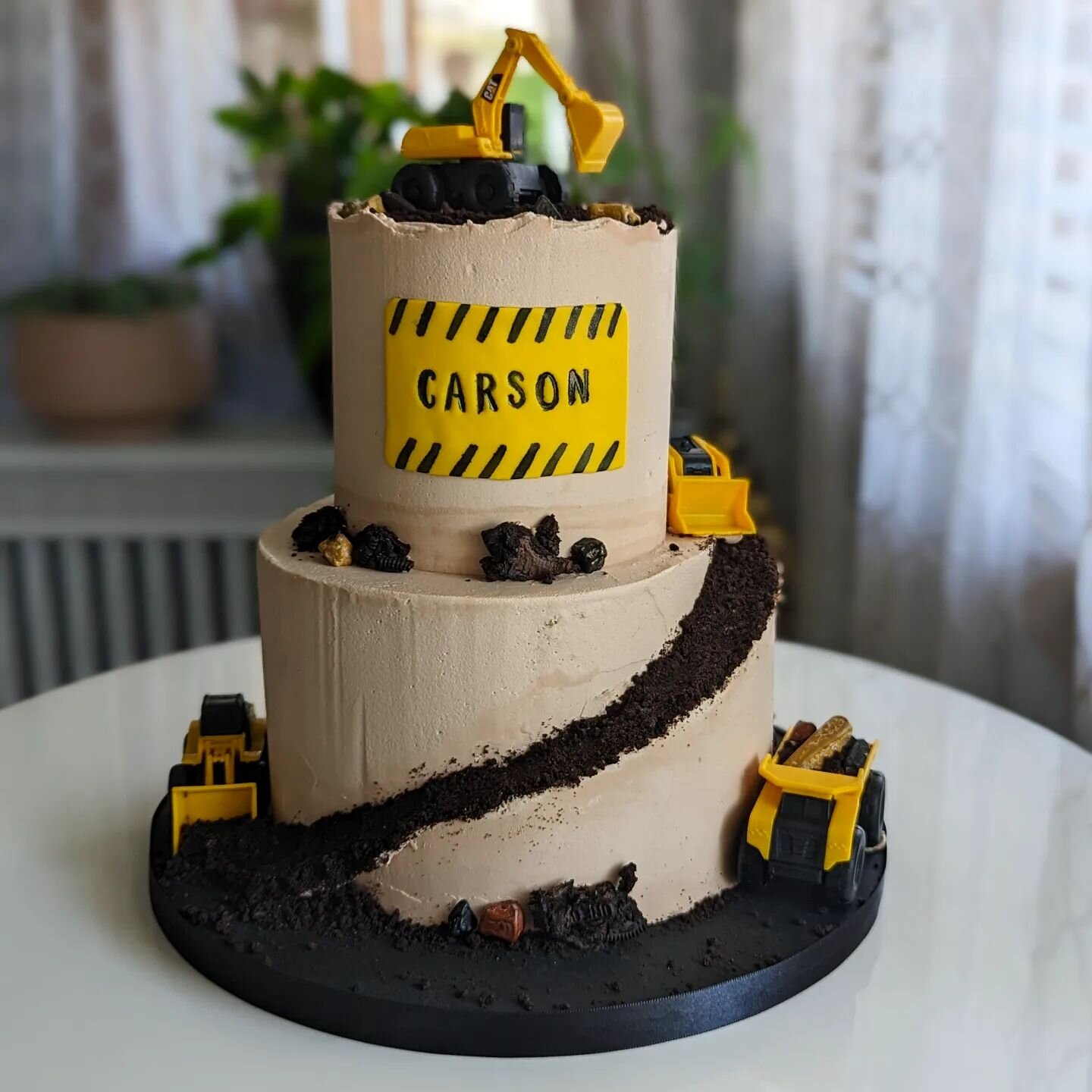 🚧 CAUTION - PARTY ZONE AHEAD 🚧

Super fun construction theme birthday cake!

Carson, I hope your birthday was loads of fun ☺️

Flavor : Confetti

#homespunsweets #birthdaycake #buttercreamcake #constructioncake #constructionbirthday #boyscake #girl