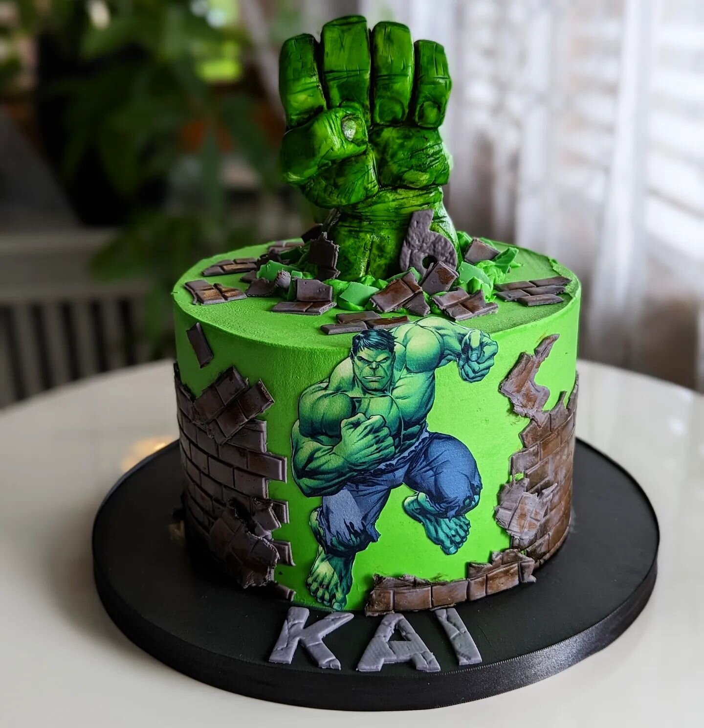 💥 HULK SMASH 💥

Flavor : Classic Vanilla

#homespunsweets #birthdaycake #buttercreamcake #modelingchocolate #caketopper #hulksmash #boyscake #girlscake #birthdaypartyideas #marvelcomics #edibleart #igcakes #cakesofinstagram #iowacakes #iowabaker #i