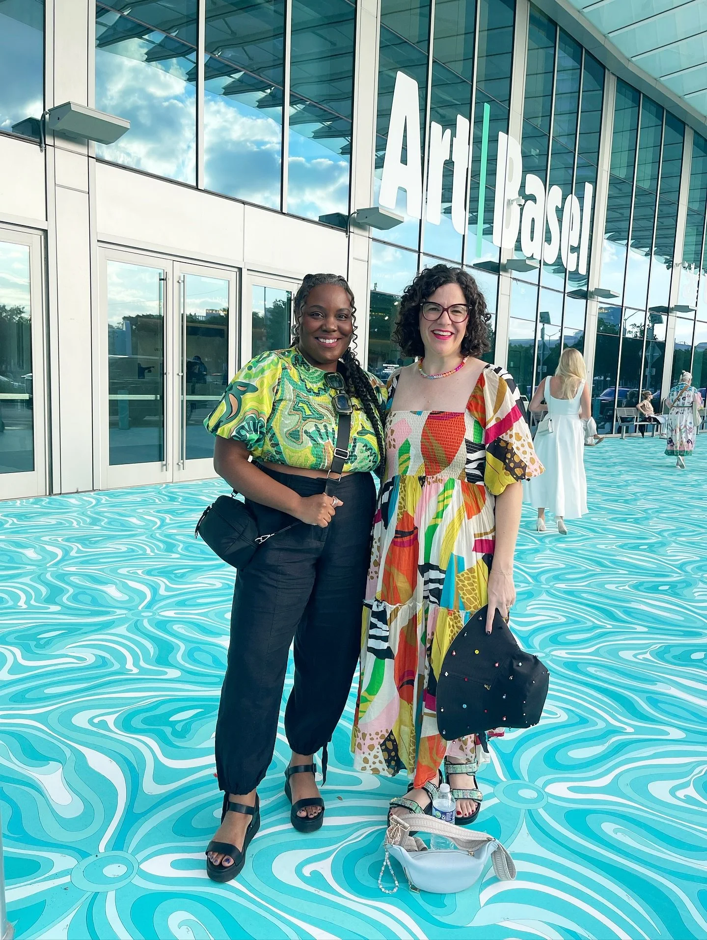 @artbasel Miami Beach VIP Art Preview 🤖 

This show was quite the spectacle. 

There was a healthy showing of colorful large scale works, wild technocrat cash cow robots, and a lot of minimalist artworks. 

We were there for 3 hours and didn&rsquo;t