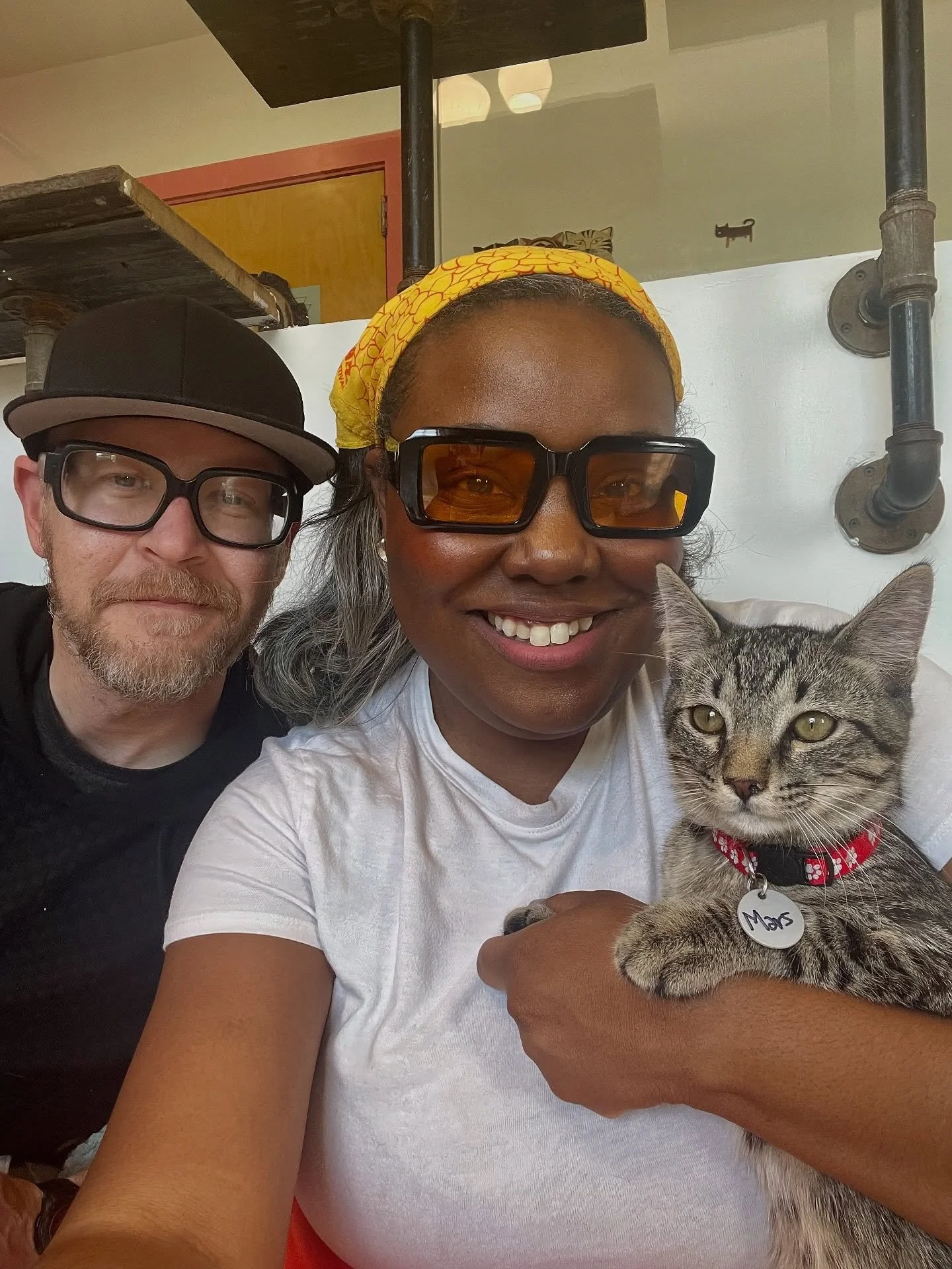 Much needed kitty therapy with @kvanosdol at @dontstressmeowt_catcafe 🐈&zwj;⬛💓

If I wasn&rsquo;t so allergic, we&rsquo;d consider adopting 🥲