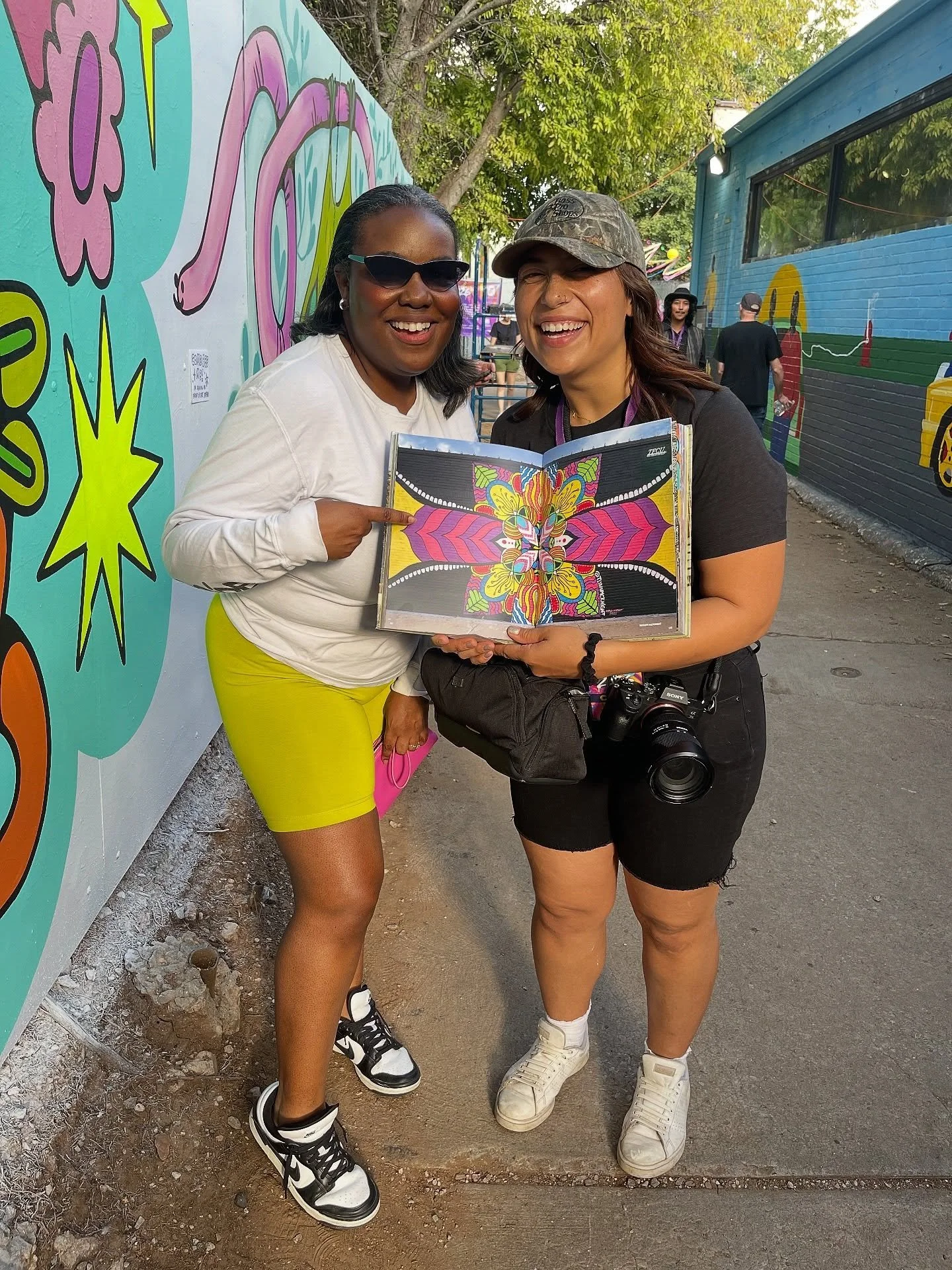 Stopped by to check out this year&rsquo;s new @plazawalls and caught a few favorites. 🎨💛

The sweetest surprise was running into @hokutennekephoto, who asked me to sign my Afro-Violet mural in her Plaza Walls book 😭 Doesn&rsquo;t feel like it&rsqu