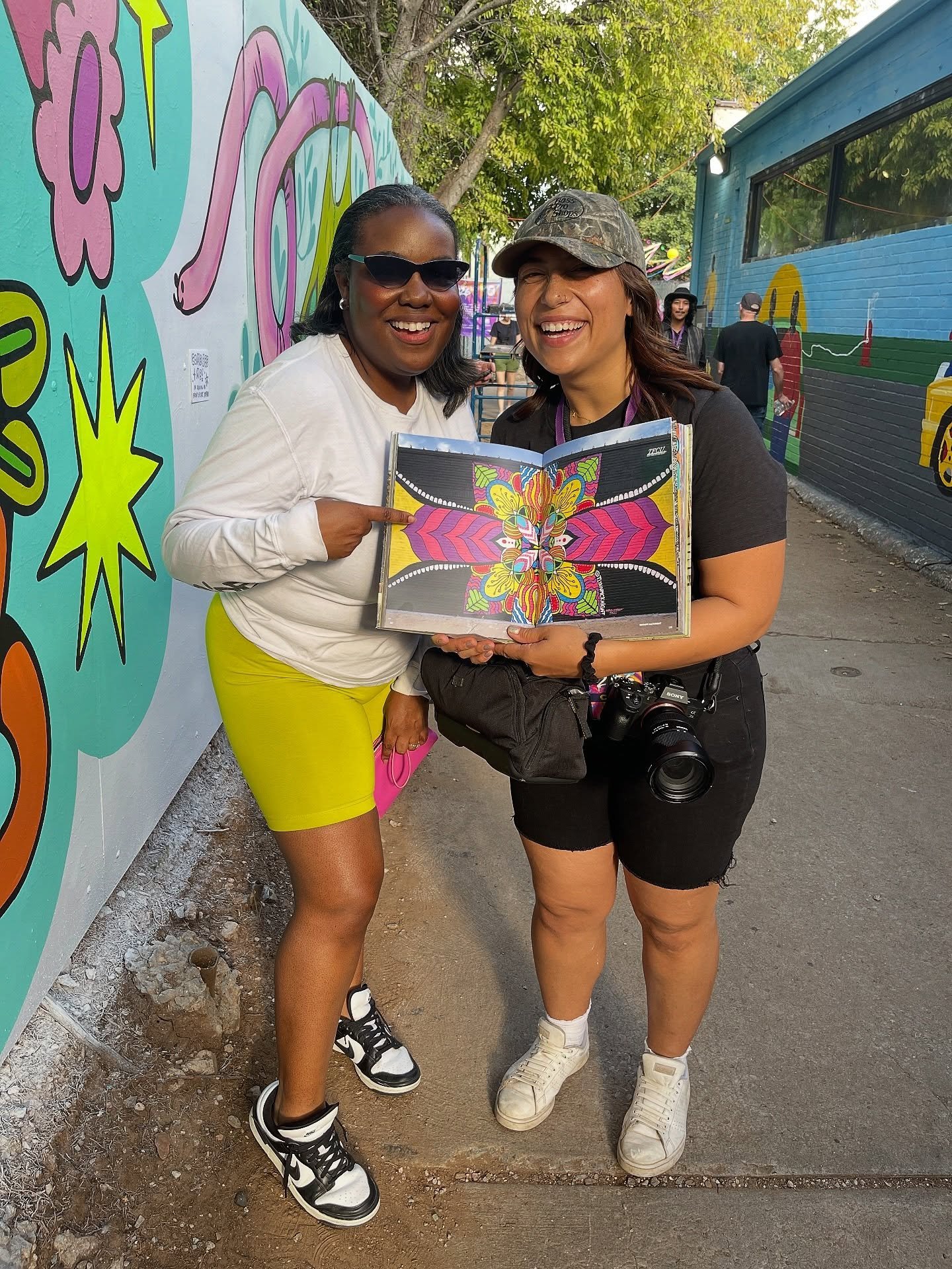 Stopped by to check out this year&rsquo;s new @plazawalls and caught a few favorites. 🎨💛

The sweetest surprise was running into @hokutennekephoto, who asked me to sign my Afro-Violet mural in her Plaza Walls book 😭 Doesn&rsquo;t feel like it&rsqu