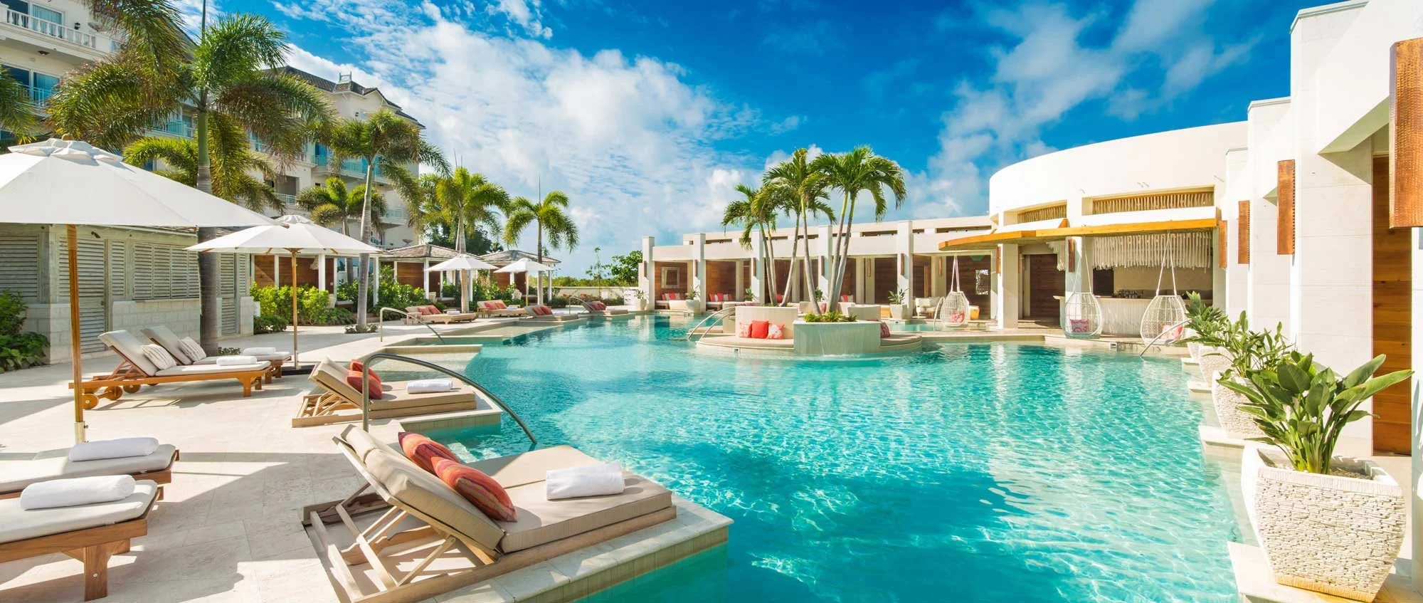 Colonnade-Pool-&-Rope-Bar.jpg