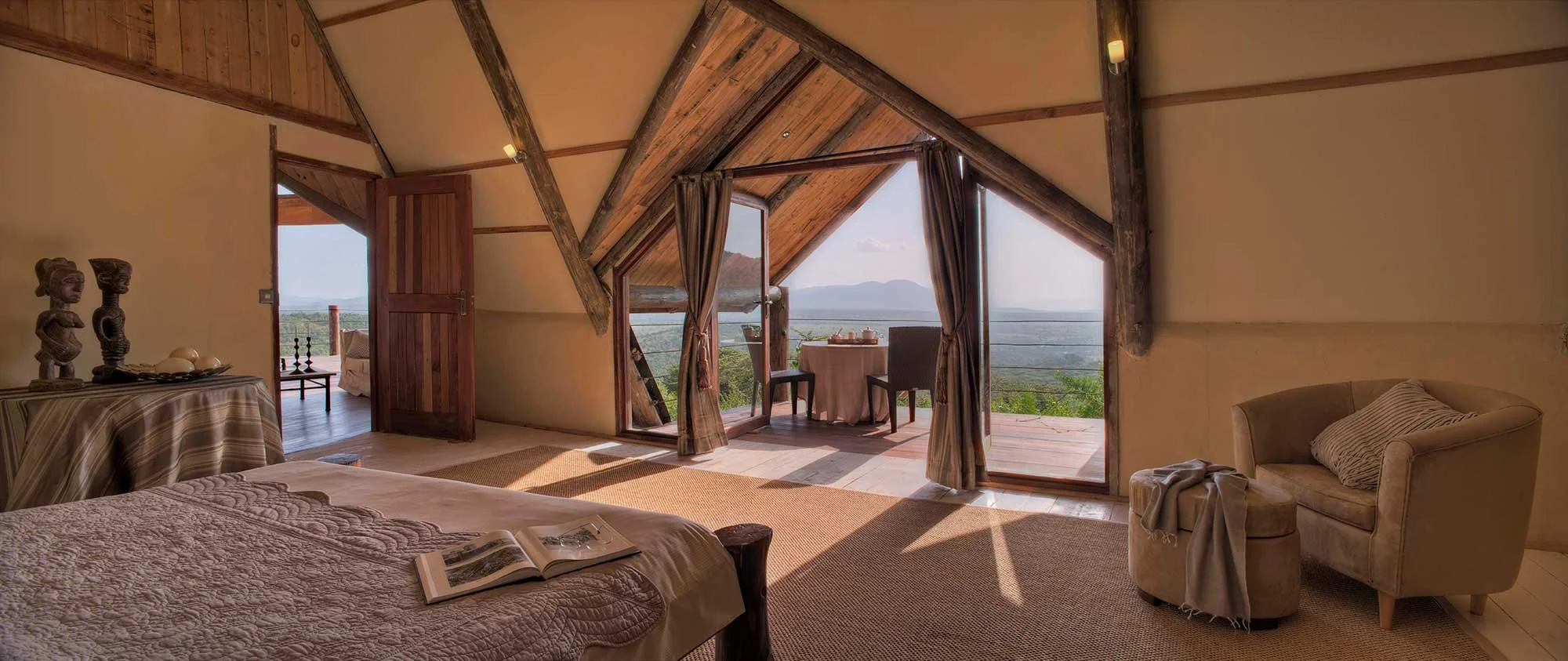 Cottar's-Private-Villa---Bedroom-Upstairs.jpg
