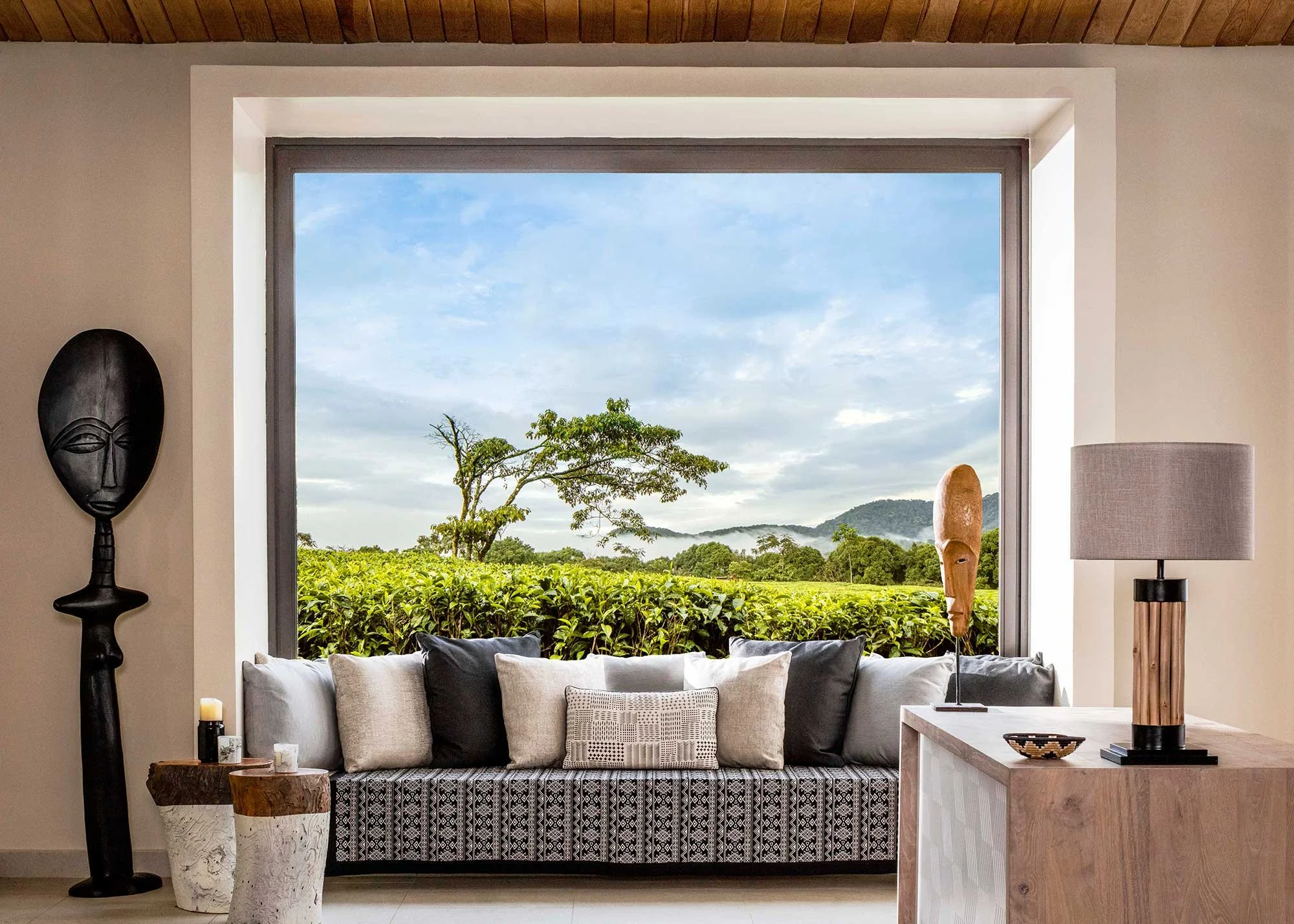 OO_NyungweHouse_Wellness_Spa_Reception_Window_Wide_1215_MASTER.jpg