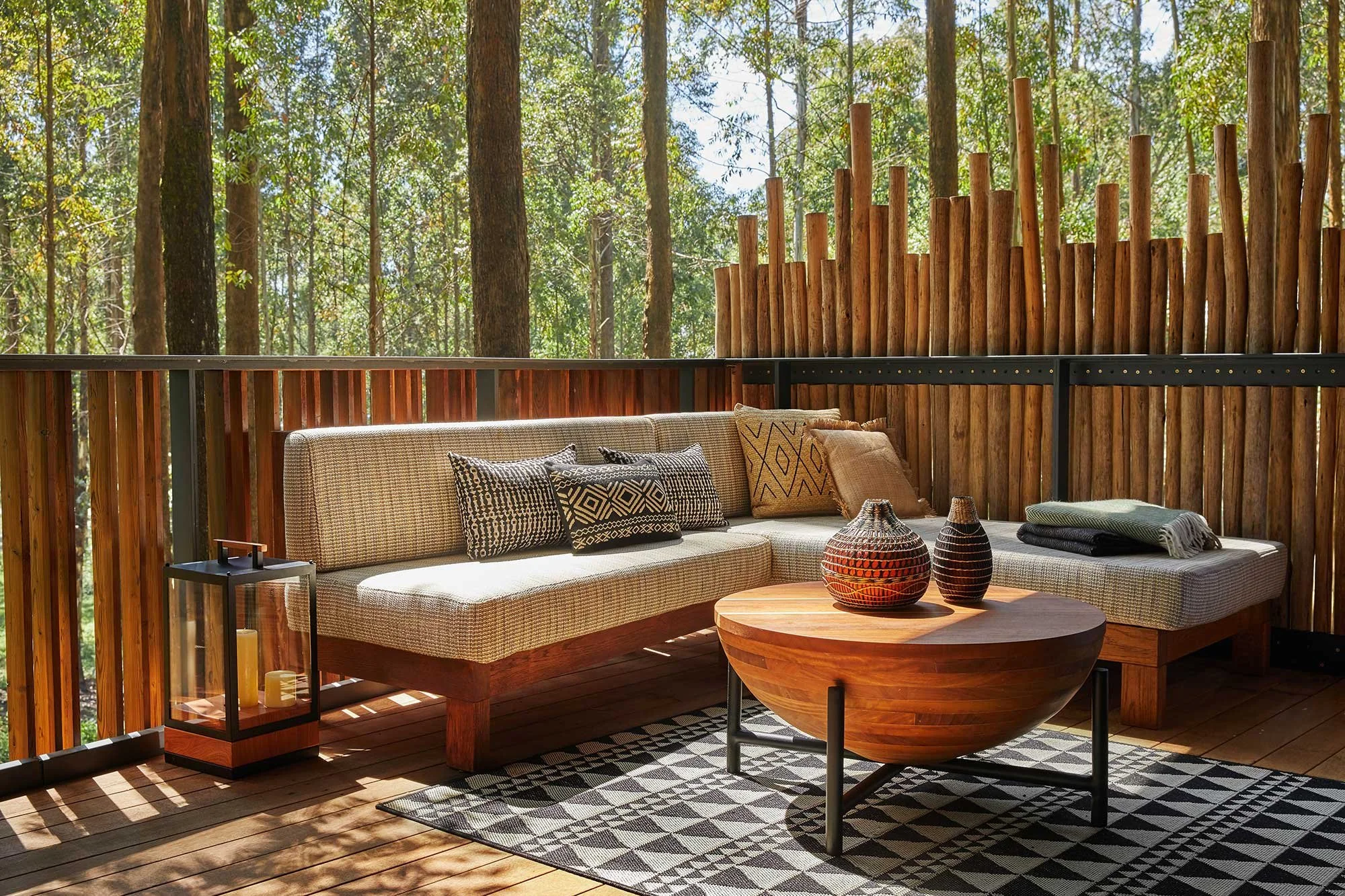 OO_GorillasNest_Accomodation_Virunga_Suite_Balcony_0047_MASTER.jpg
