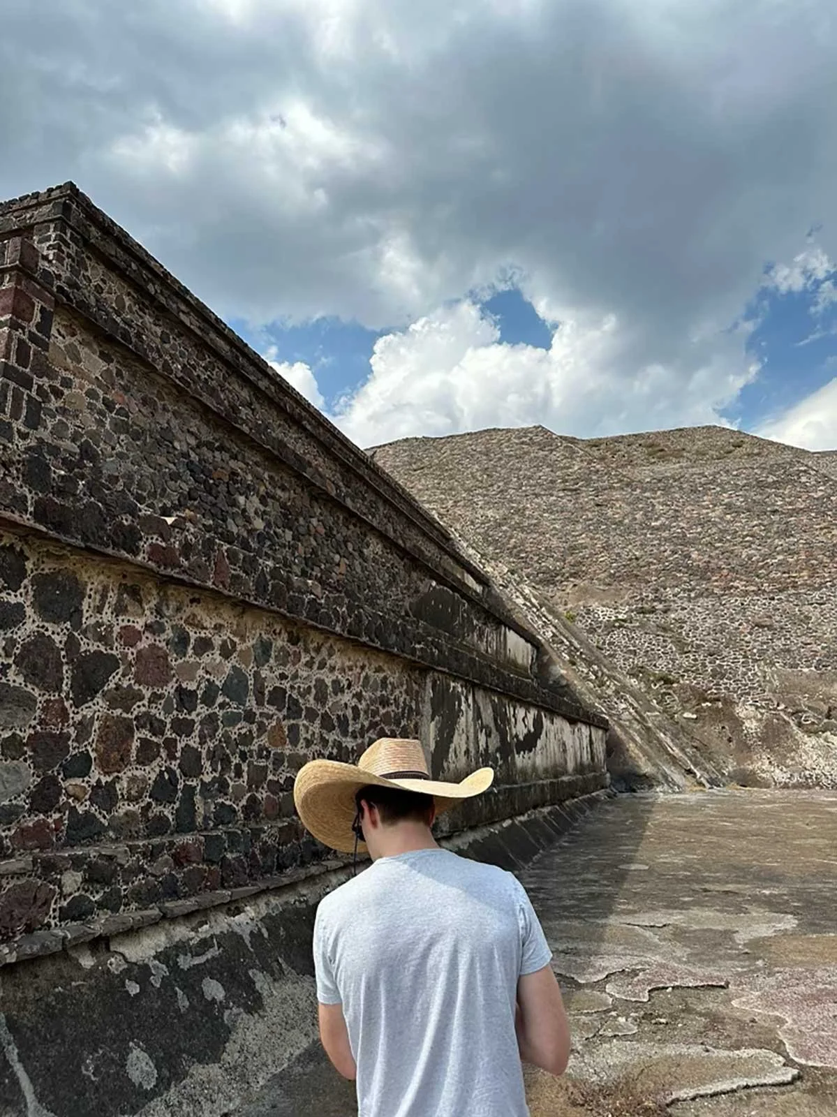 Teotihuacán-Pyramids2.jpg