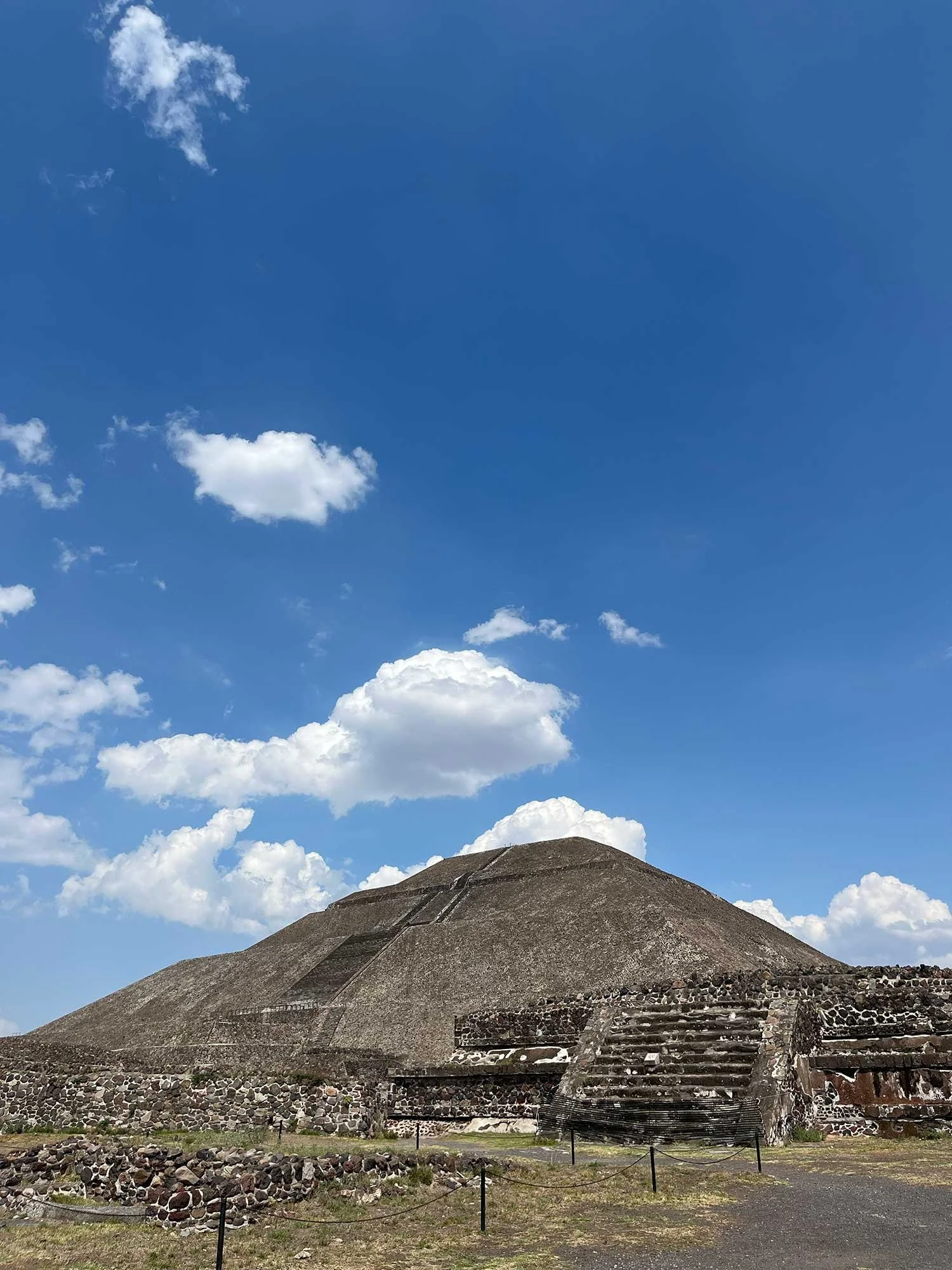 Teotihuacán-Pyramids3.jpg