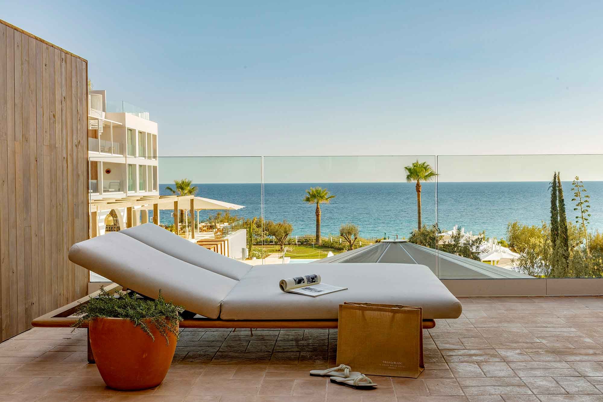 GranMeliaVillaLeBlanc-2-Bedroom-Master-Suite-Sea-View-with-terrace-Tub.jpg