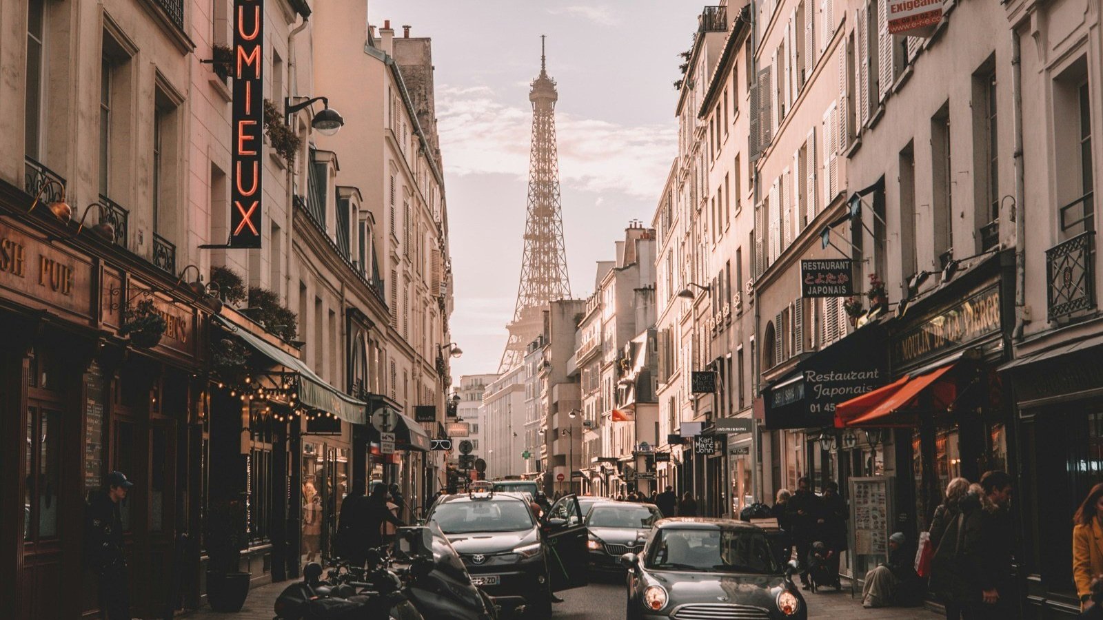 Paris with four hundred