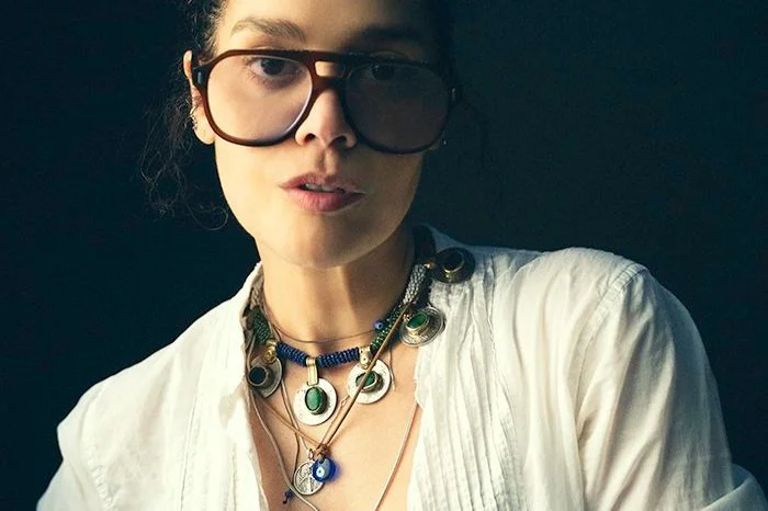 PHOTOGRAPHING SUBJECTS WITH GLASSES: EASY TIPS TO AVOID REFLECTIONS