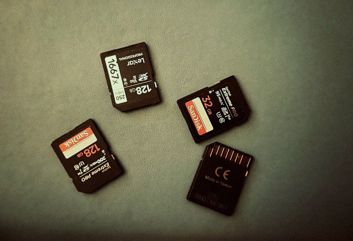 HOW TO ORGANIZE SD CARDS: A SIMPLE SYSTEM FOR PHOTOGRAPHERS