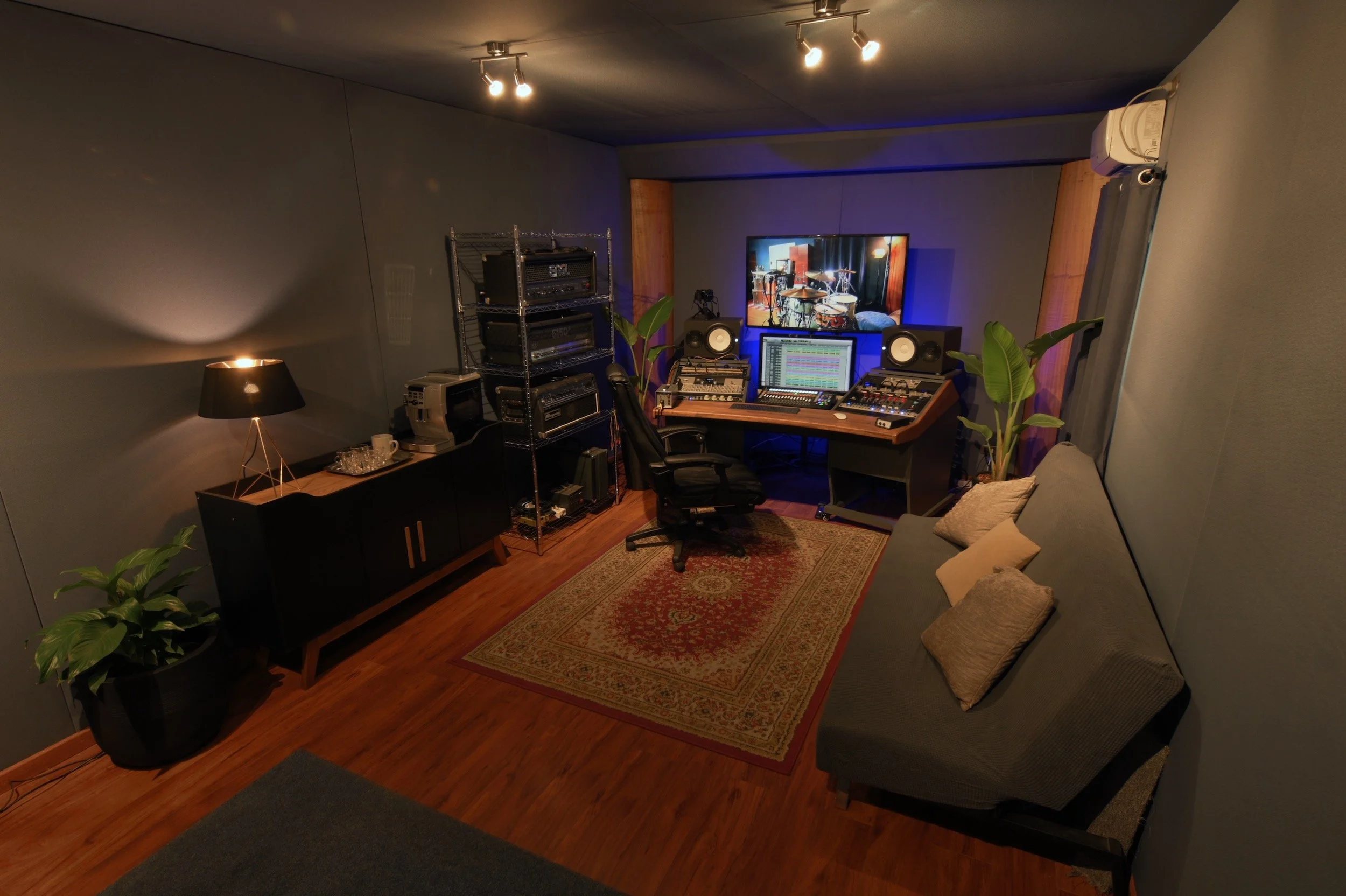 zen_estudio_control_room_hero.jpg