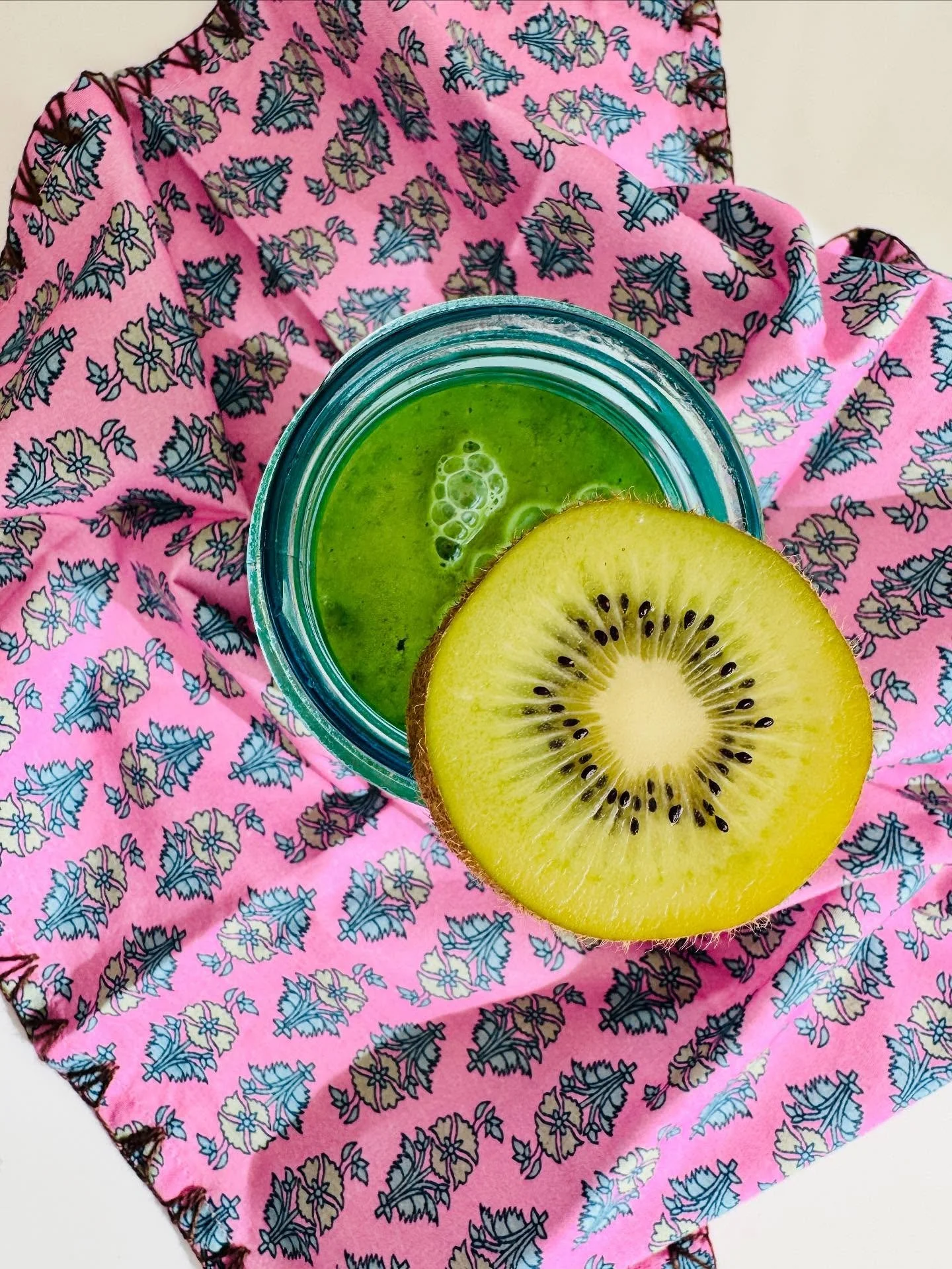 Serving a song &ldquo;in the key of we&rdquo;&hellip;now more than ever we need each other&hellip;
🥝1 kiwi
🥝 1/2 banana
🥝1 C kale
🥝1 tbsp #hemp seeds
🥝1/2 avocado
🌱1 tsp #moringa powder
🥝juice of half a lemon
🥝1 C filtered water
#nourishurlif