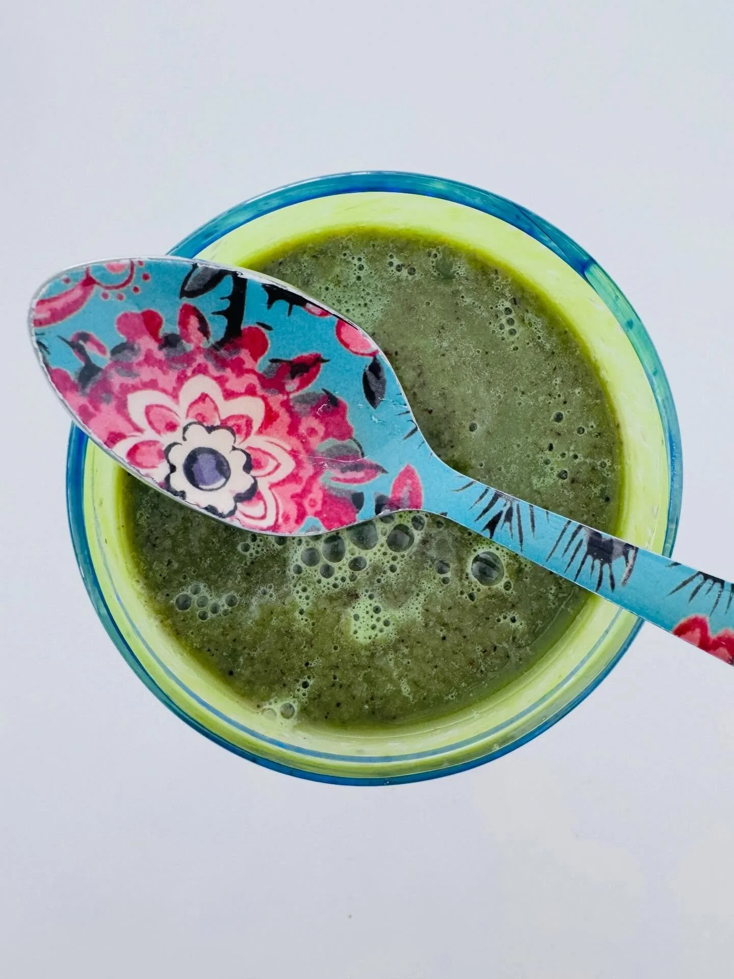 The power of the flower never disappoints&hellip;and helps keep my bones strong&hellip;
🍃1 C kale (including stems)
🍃1/4 C frozen mango
🍃1 pear
🍃1/2 avocado
🍃1 tbsp chia seeds
🍃1 tbsp raw almonds
🍃1 serving collagen peptides
🍃1 C filtered wat