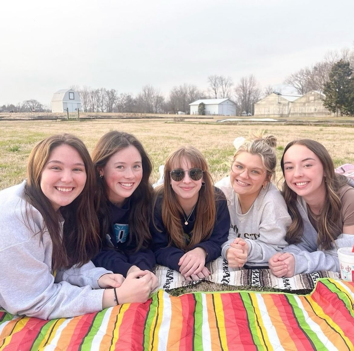 #FirstDayofSpring is better spent with your gal pals and sunshine ☀️ 🌷

📸: @panhellenicmurraystate 

#Springtime #SpringisHere #MurrayKY #MurrayKentucky