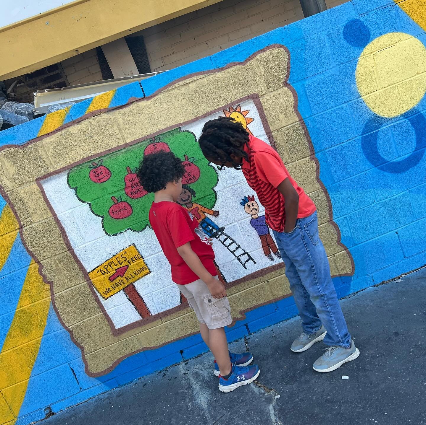 Today, we celebrated the completion of our final &ldquo;Kindness Matters&rdquo; mural with the children whose drawings emanated this phrase entirely. These kids were proud to have their artwork permanently displayed in @downtownmurray🌈☀️

A huge sho