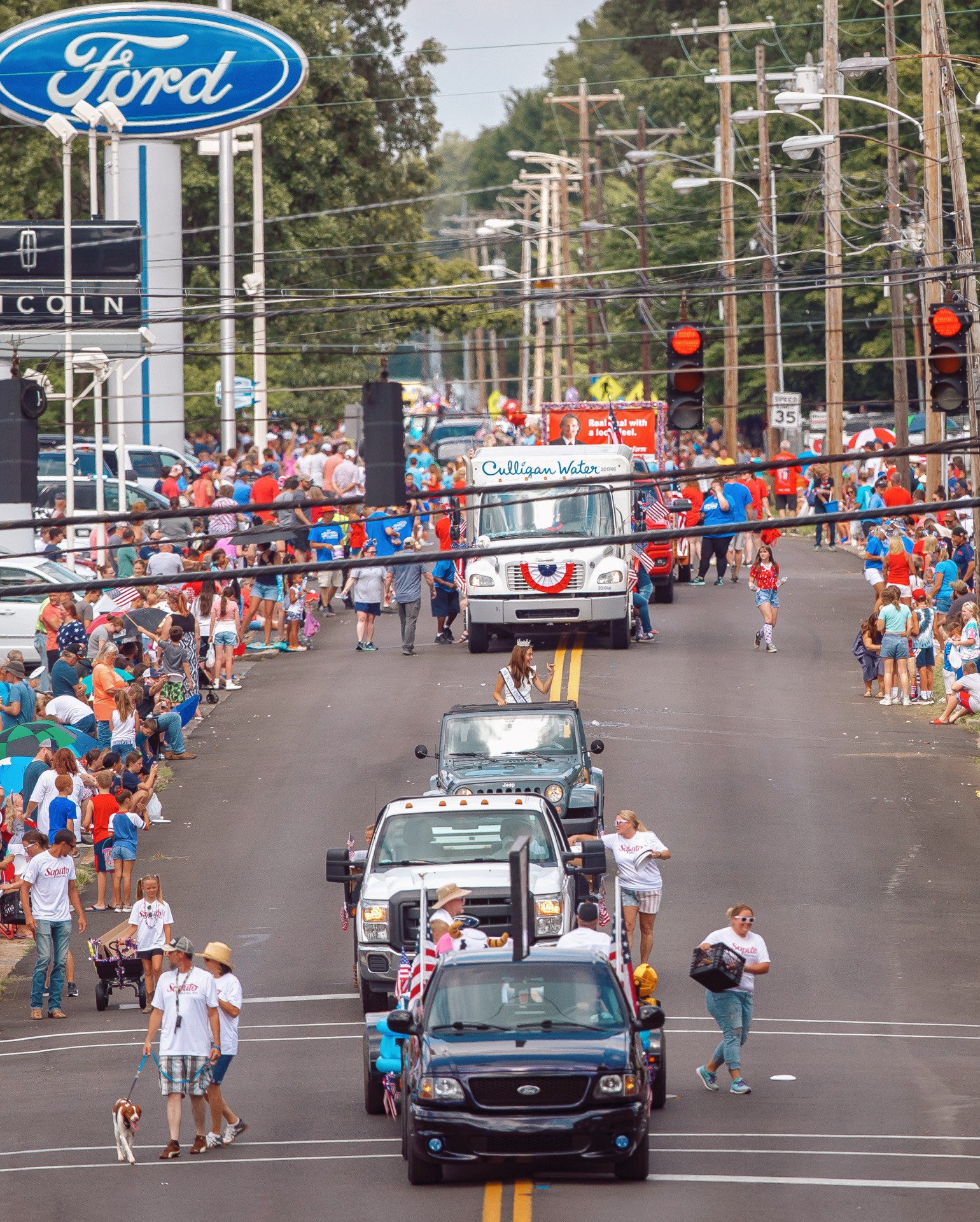 It's Freedom Fest day! We're rolling in with a parade you won't want to miss! Head down to Main St. and celebrate the #FourthofJuly the Murray way ❤️💙

#MurrayKentucky #MurrayKY #FreedomFest2025