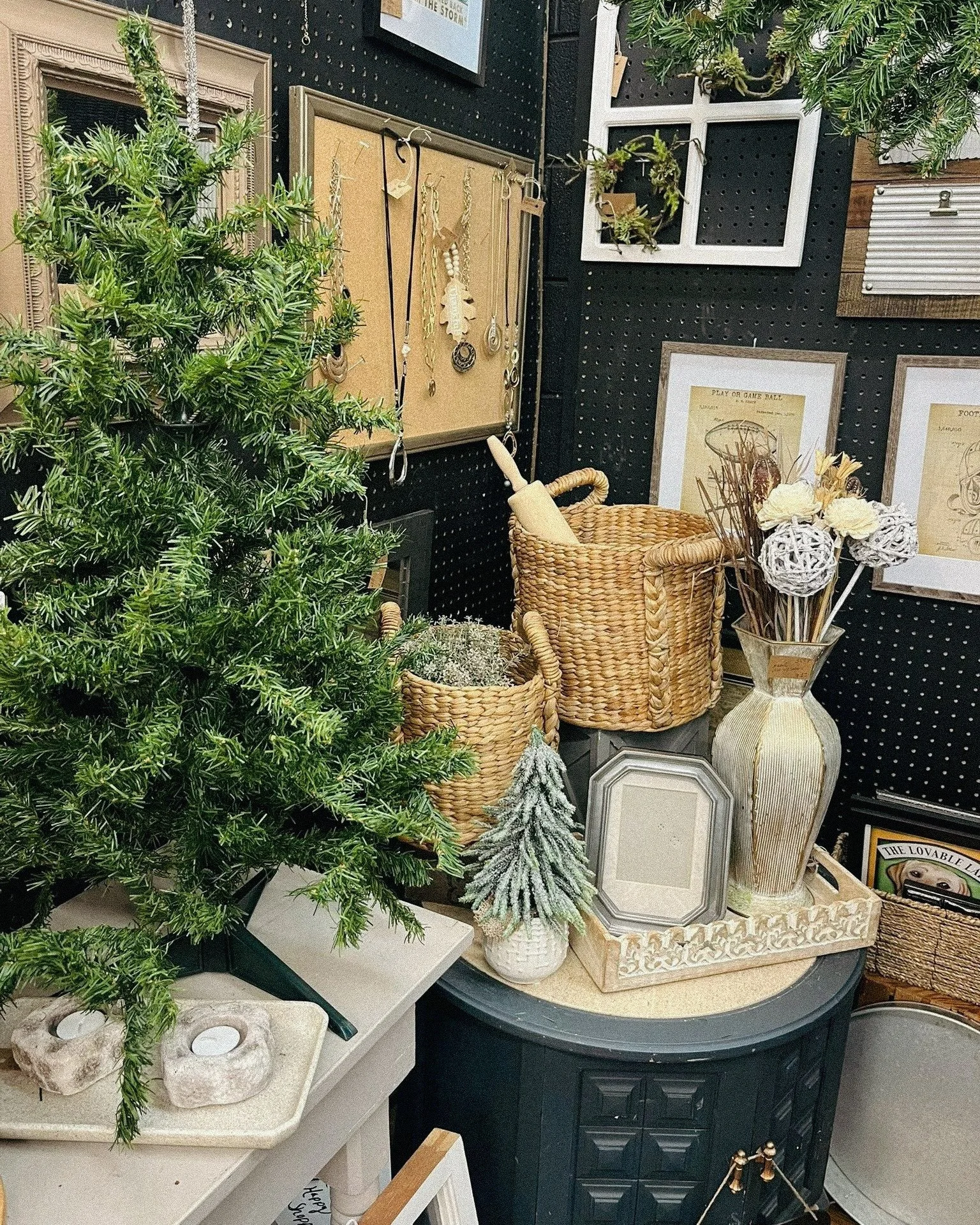 Sustainable shopping in the MKY just got easier! Check out our newest blog featuring the best thrift shops to visit in Murray. 🛍️ The link is in our bio!

📸: Murray Peddler's Mall &amp; CLARK and COMPANY