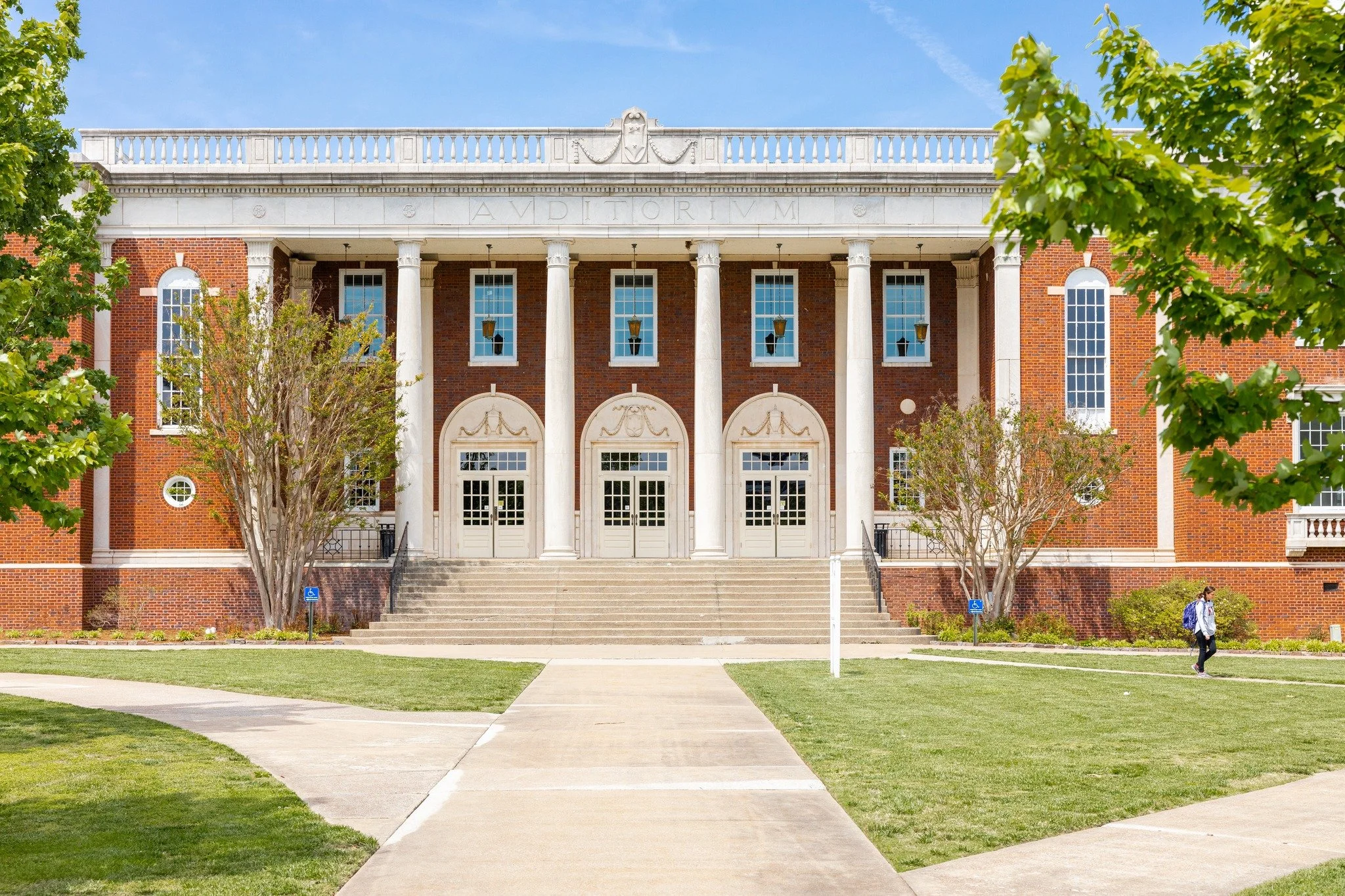 Have you voted for the MKY yet today? 👀

📅  Vote daily from now until March 30th to help Murray win "Best Small College Town" in the USA TODAY 10 Best Readers Choice Awards!
Cast your vote at the link in our bio.

Share this post, tag you