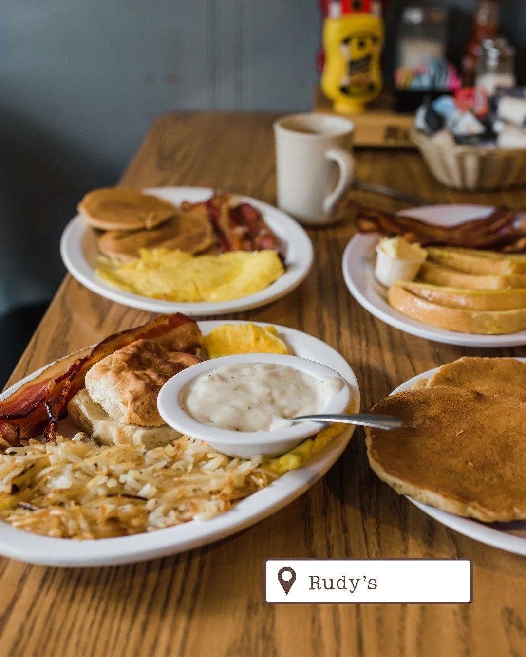 Want to avoid the line when picking a lunch spot? These local restaurants offer great food and are a convenient option between baseball games. 🍽️