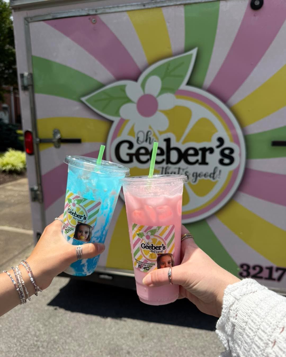 It&rsquo;s a beautiful day to grab a drink and take a walk around the square in Downtown Murray 🥰☀️

(Geeber&rsquo;s will be Downtown until 3 today!)