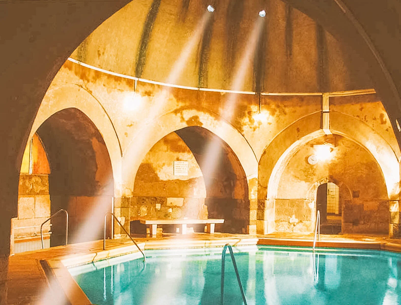 Taste-Hungary_kiraly-thermal-bath-in-BUdapest.jpg
