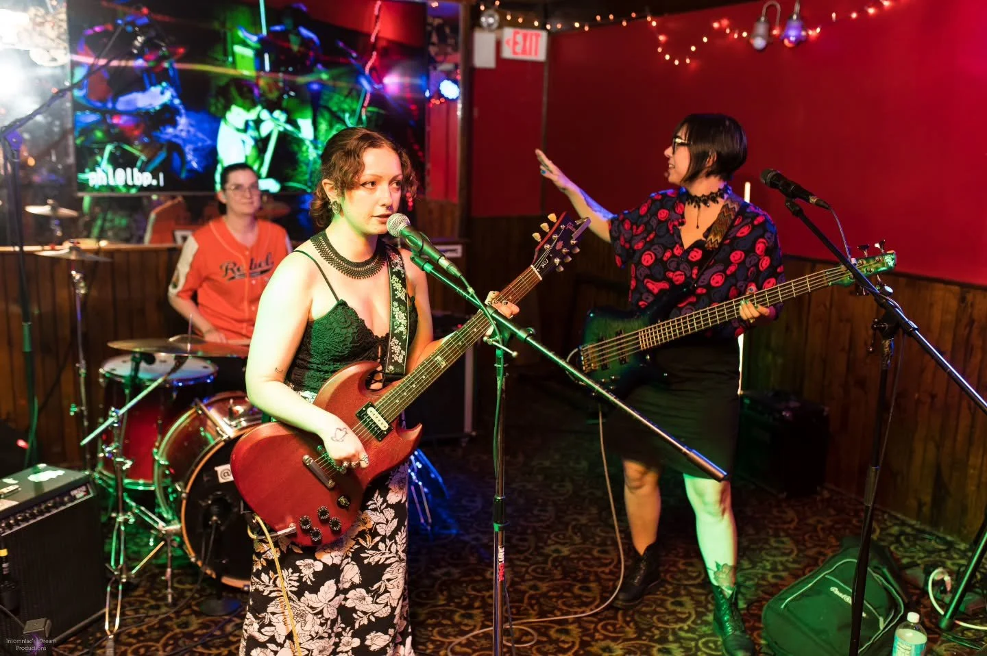 Before Heather got sweaty.

PH: Insomniac's Dream Productions @somesayimmodest 

#crowdtheairwaves #candid #cta #live #philadelphia 

After Heather got sweaty.

PH: Insomniac's Dream Productions @somesayimmodest 

#crowdtheairwaves #cta #supportsmall