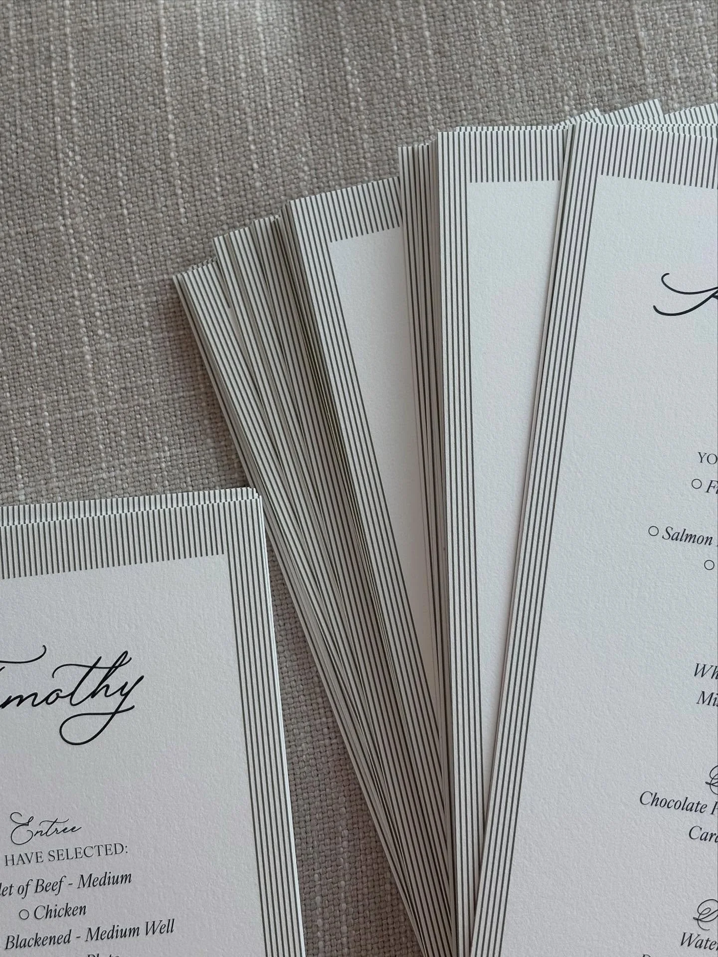 Fully obsessed with these striped menus. Thinking about adding these to a shop so you can fully customize them. Thoughts?! 💫🥂👀