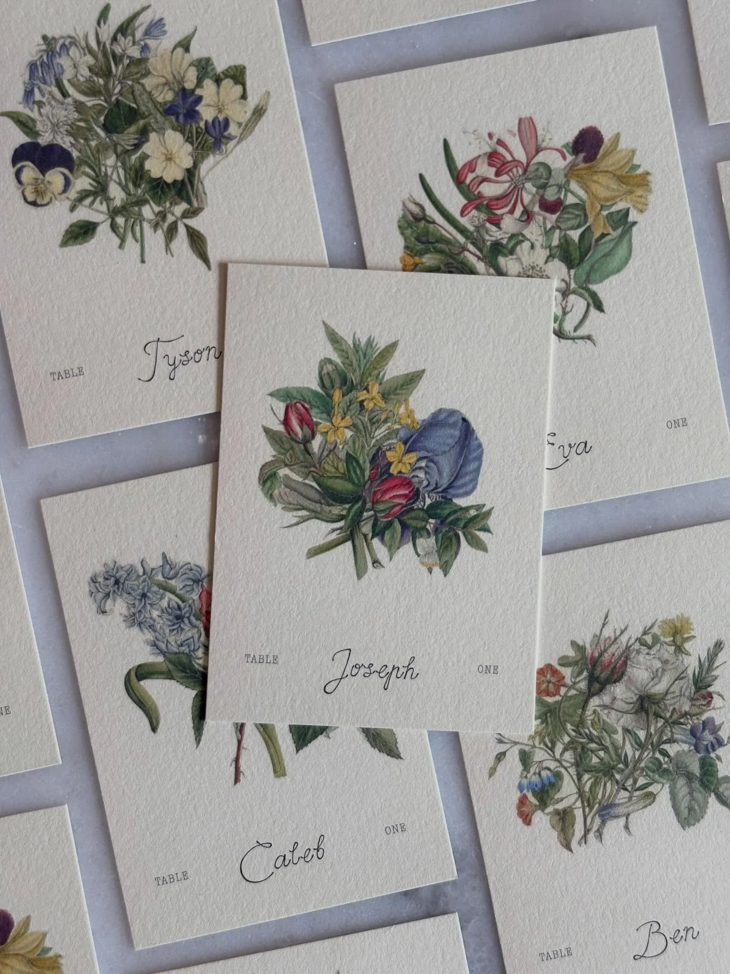 So very obsessed with these name cards! The goal was to make each feel unique and I think we did just that 🌻🪷🪻🌺🌷