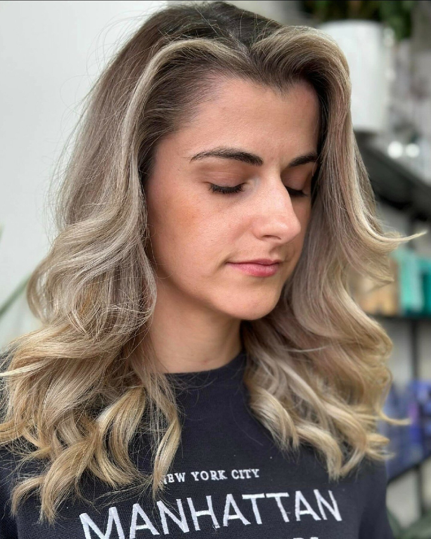 Gorgeous locks ready for Christmas! ✨

At Salon Vogue, we're here to fulfil all your hair desires. Our goal is your satisfaction, and we aim to exceed your expectations in every visit!

Contact us to book your next appointment. 🤎