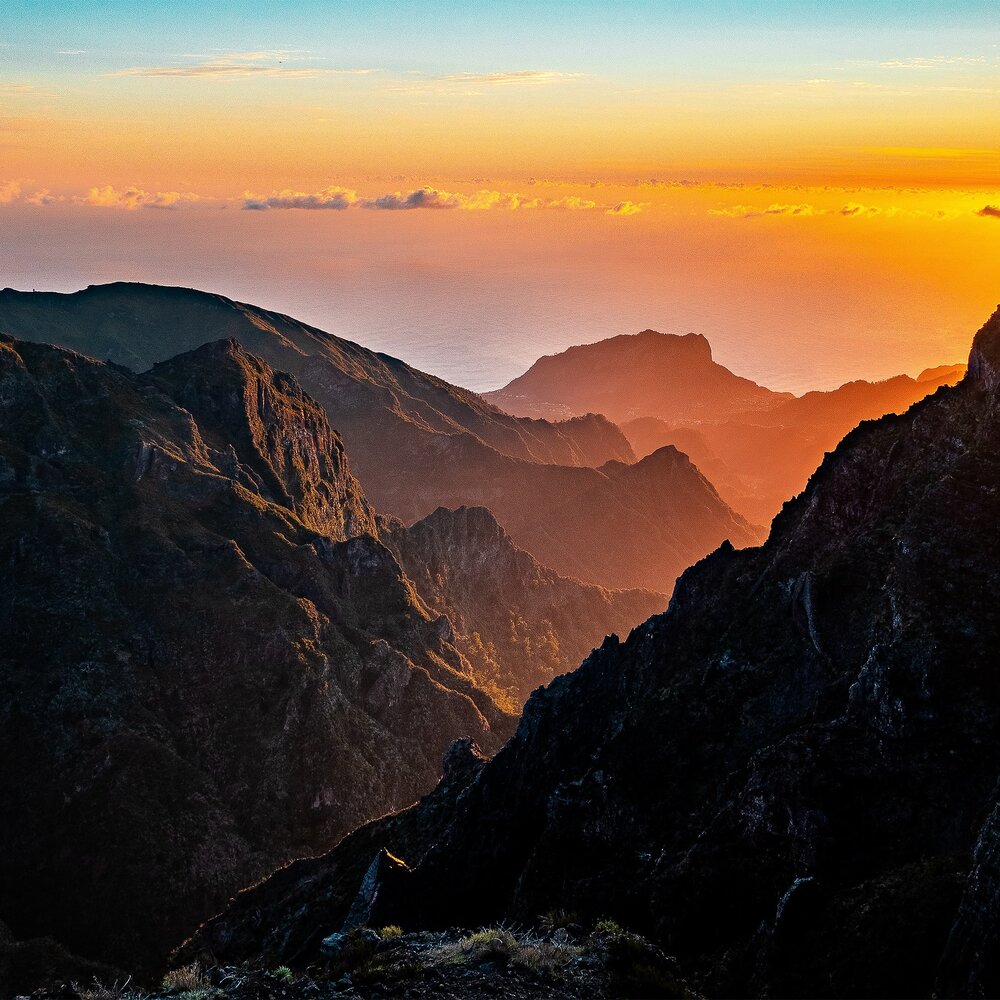 Pico do Pico hike on #madeira #portugal at sunrise #picoruivo #picoaeerio