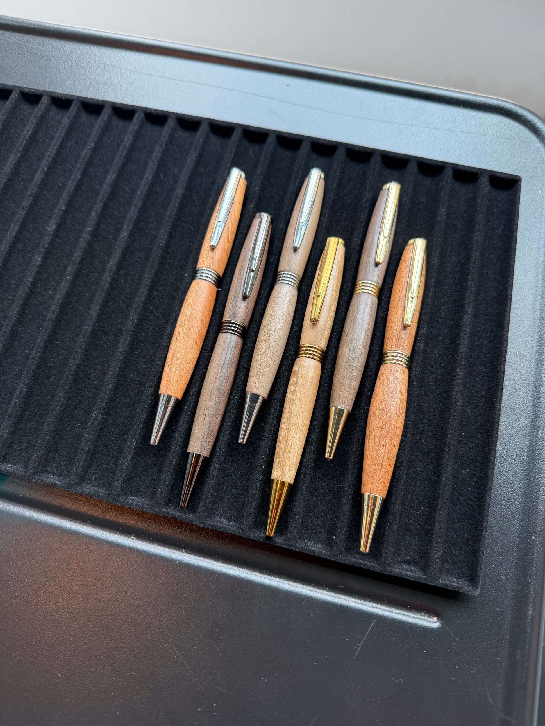 Bolígrafo modelos anchos