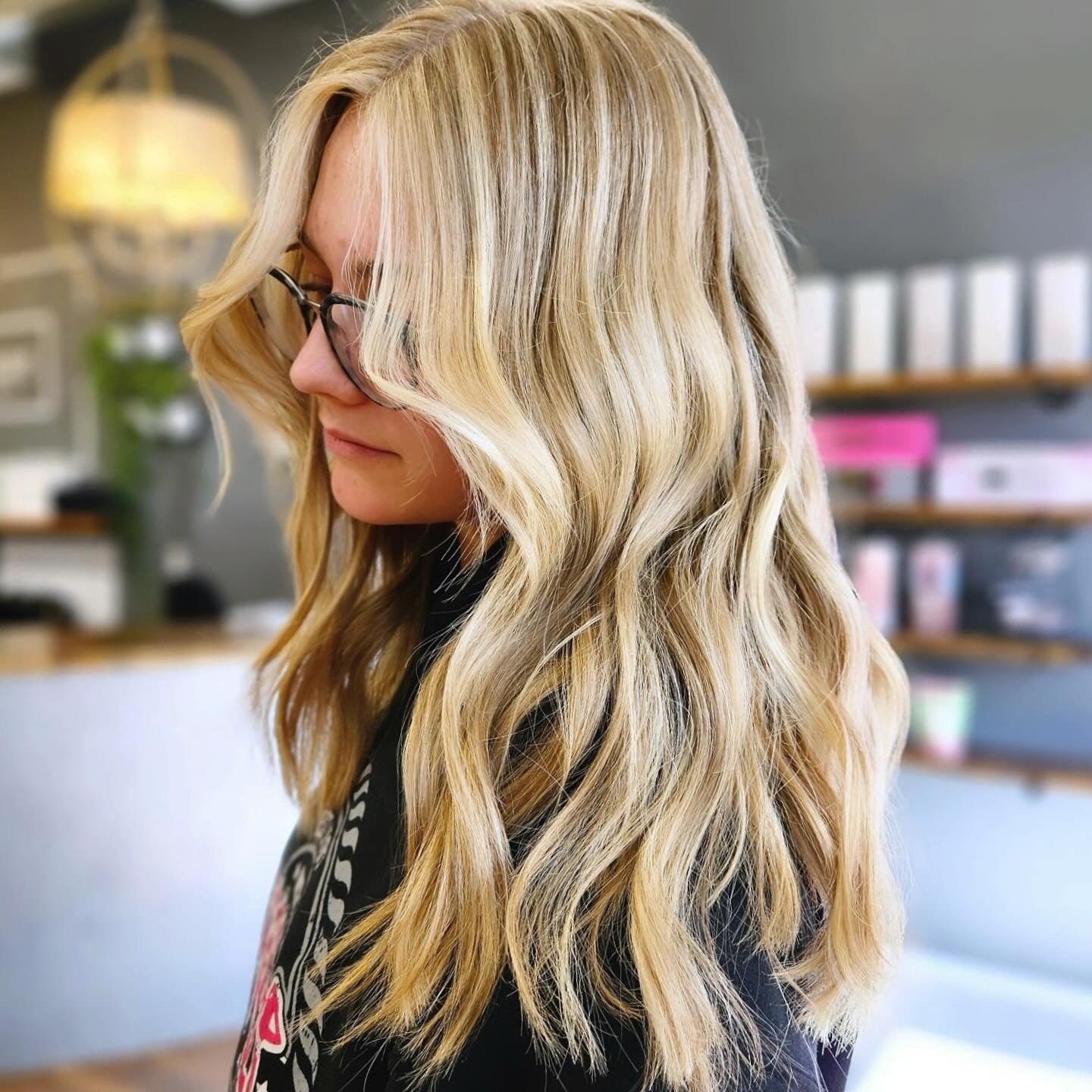 A boost of blonde to brighten up your day ☀️

📷 @naomis_everlonghair_journey in #Lacombe

____
Lacombe salon &bull; blonde hair &bull; blonde hair inspo &bull; highlights &bull; foils highlights &bull; blond hair