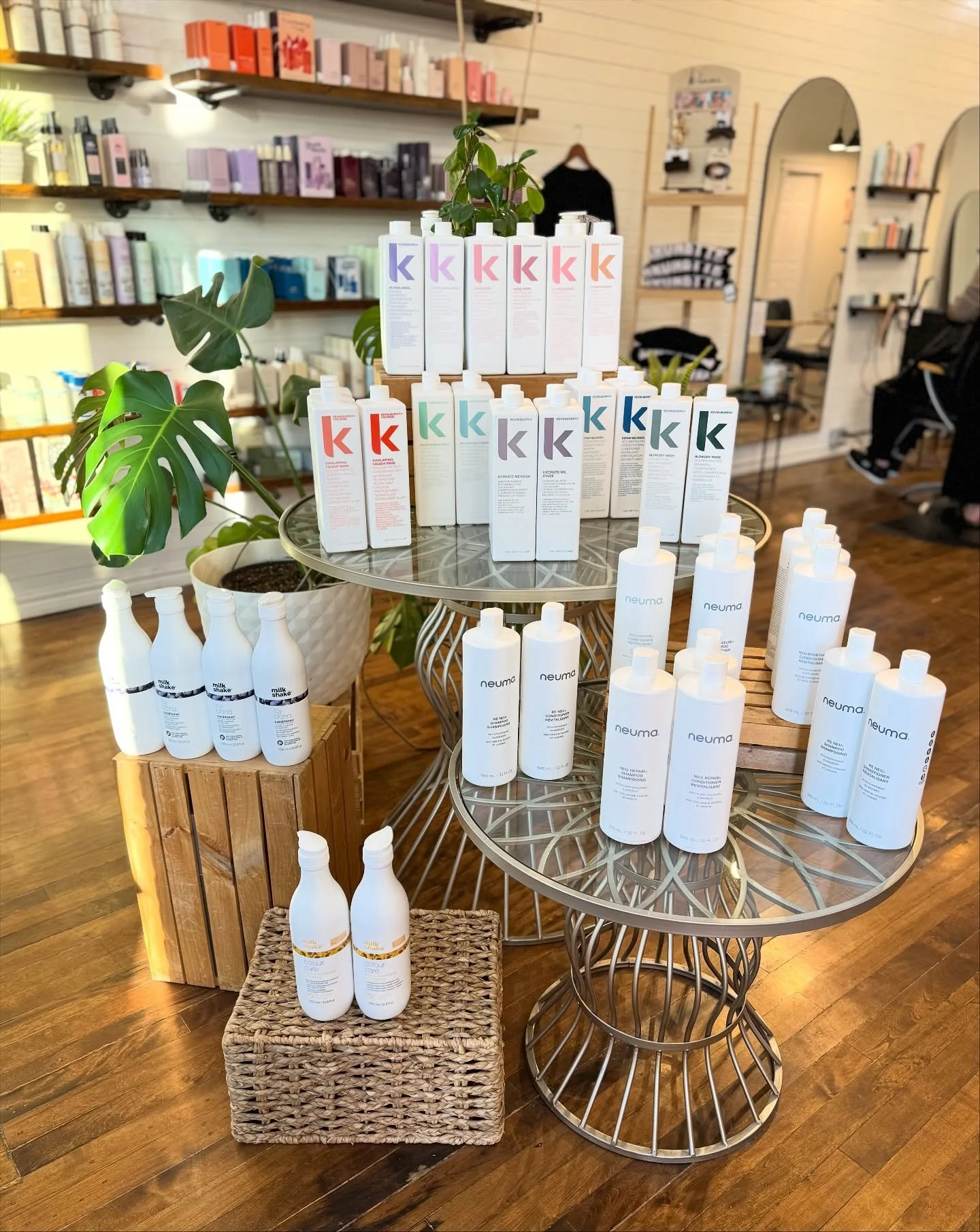 LITRE SALE ON NOW! Save 20% on all litre size products. If we don&rsquo;t have what you want, let us know and we&rsquo;ll get it!

Happening in store until 🎃 All brands included!

#albertahairsalon #copperlanehair #litresale #hairproducts