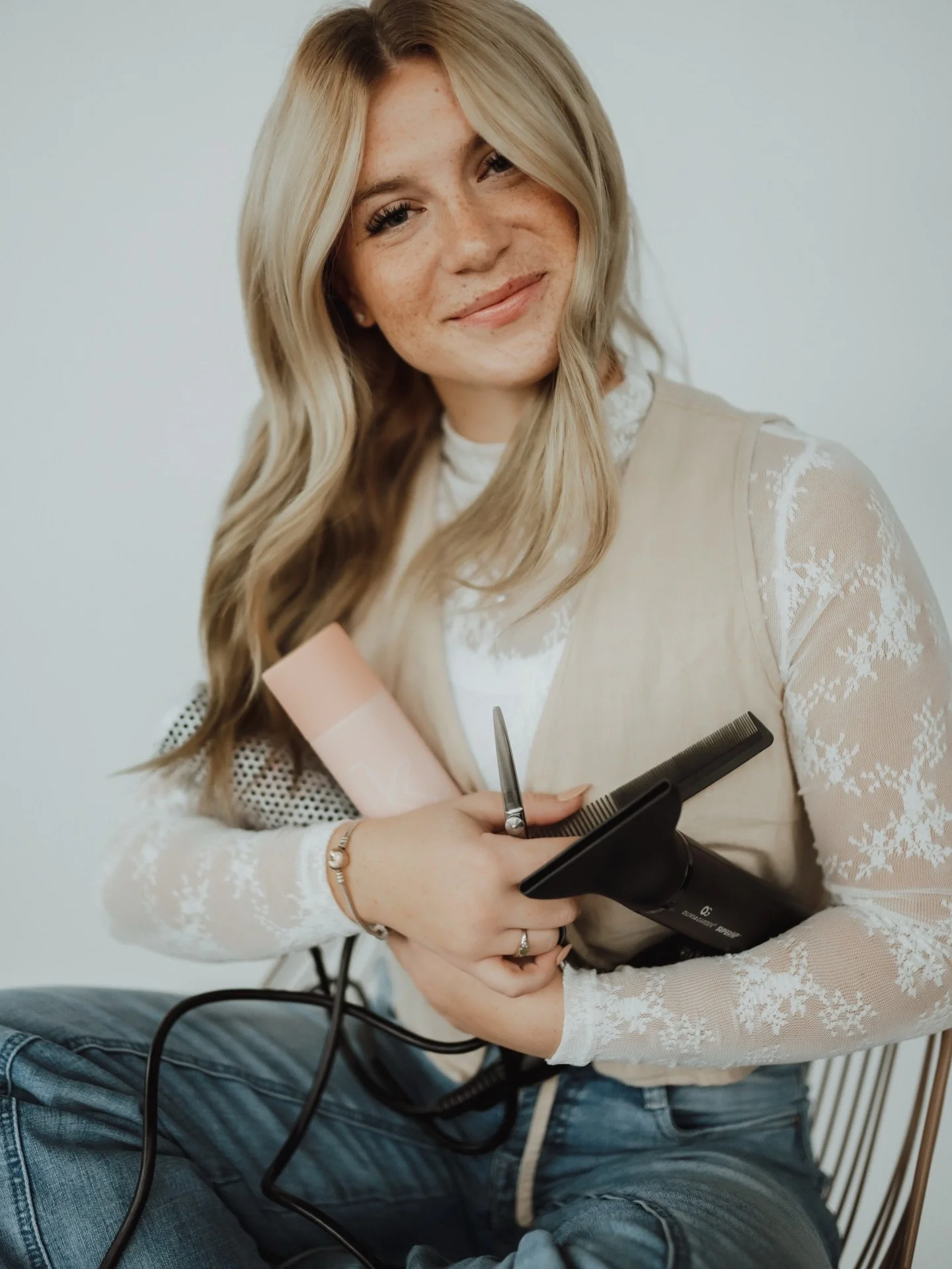 Holiday hair isn&rsquo;t going to do itself! 🎄 We have a few openings this week at both locations - grab one before they&rsquo;re gone!

Red Deer Hair &bull; Lacombe Hair &bull; Salon