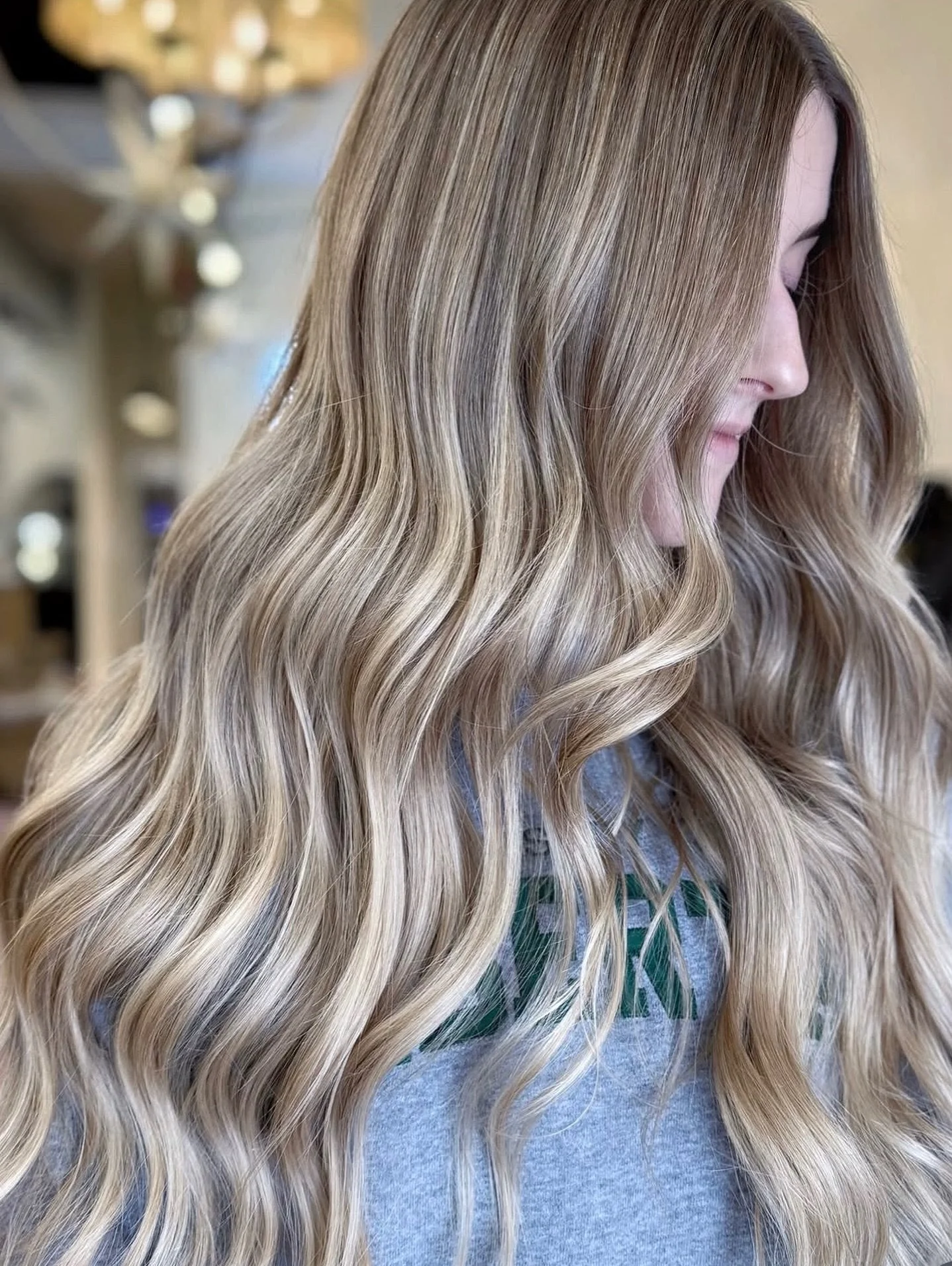 Nothing like fresh hair to wrap up the year ✨ Healthy, glossy, and ready for what&rsquo;s next!

Happy NYE 🥂