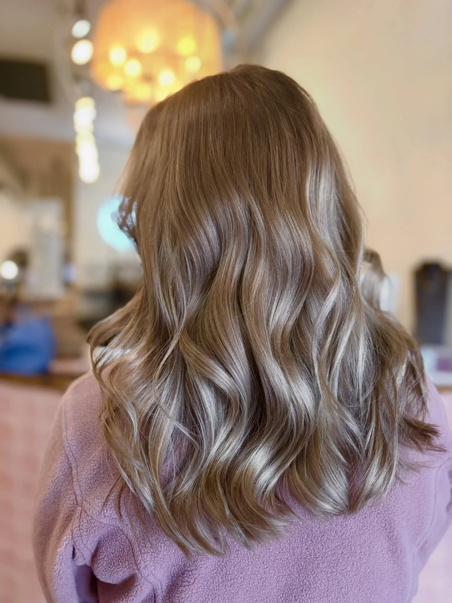 The way this transformation stopped me in my tracks 😮 swipe to see the before ➡️

@allierosehair in #Lacombe