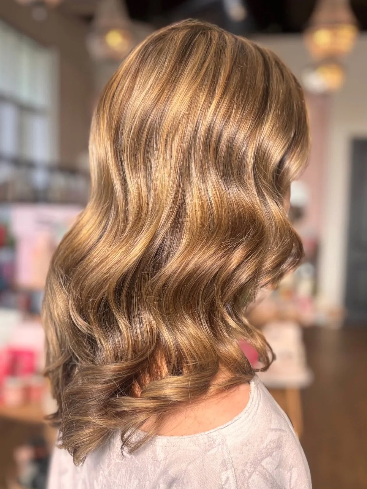Valentine&rsquo;s Day may be over, but we&rsquo;re still very much in love 💫 Old Hollywood glam never goes out of style. Want to recreate this look for your next event? Book in with Andrea at our Red Deer salon 💋

#hollywoodglamour #blondehair