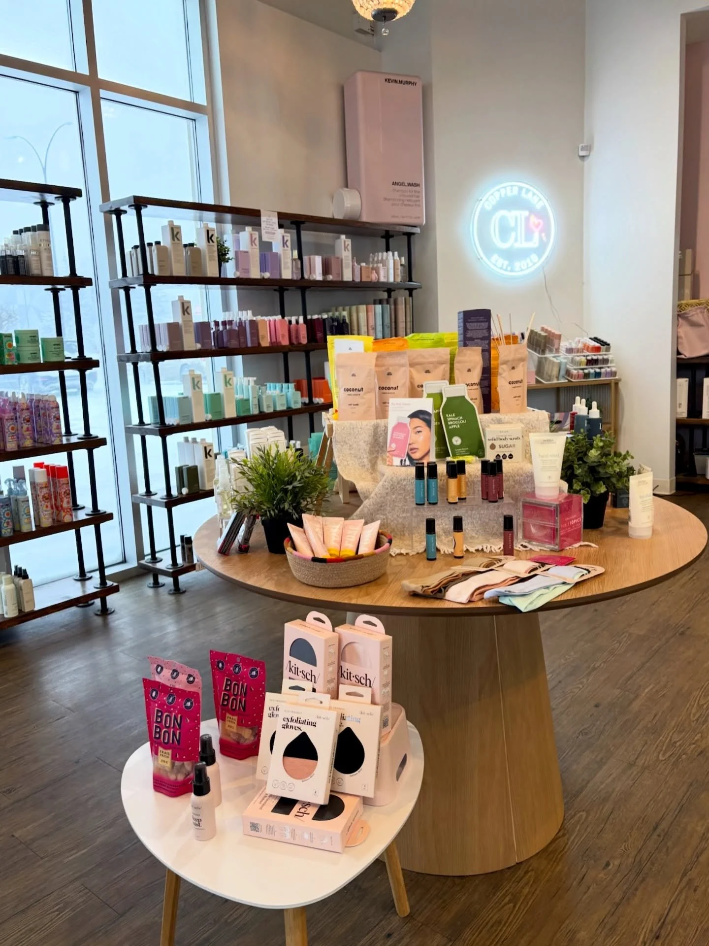 March appointments are booking fast! Call us or book online.

Red Deer: 403-346-6555

Lacombe: 403-782-3038

#springhair #booknow #copperlane