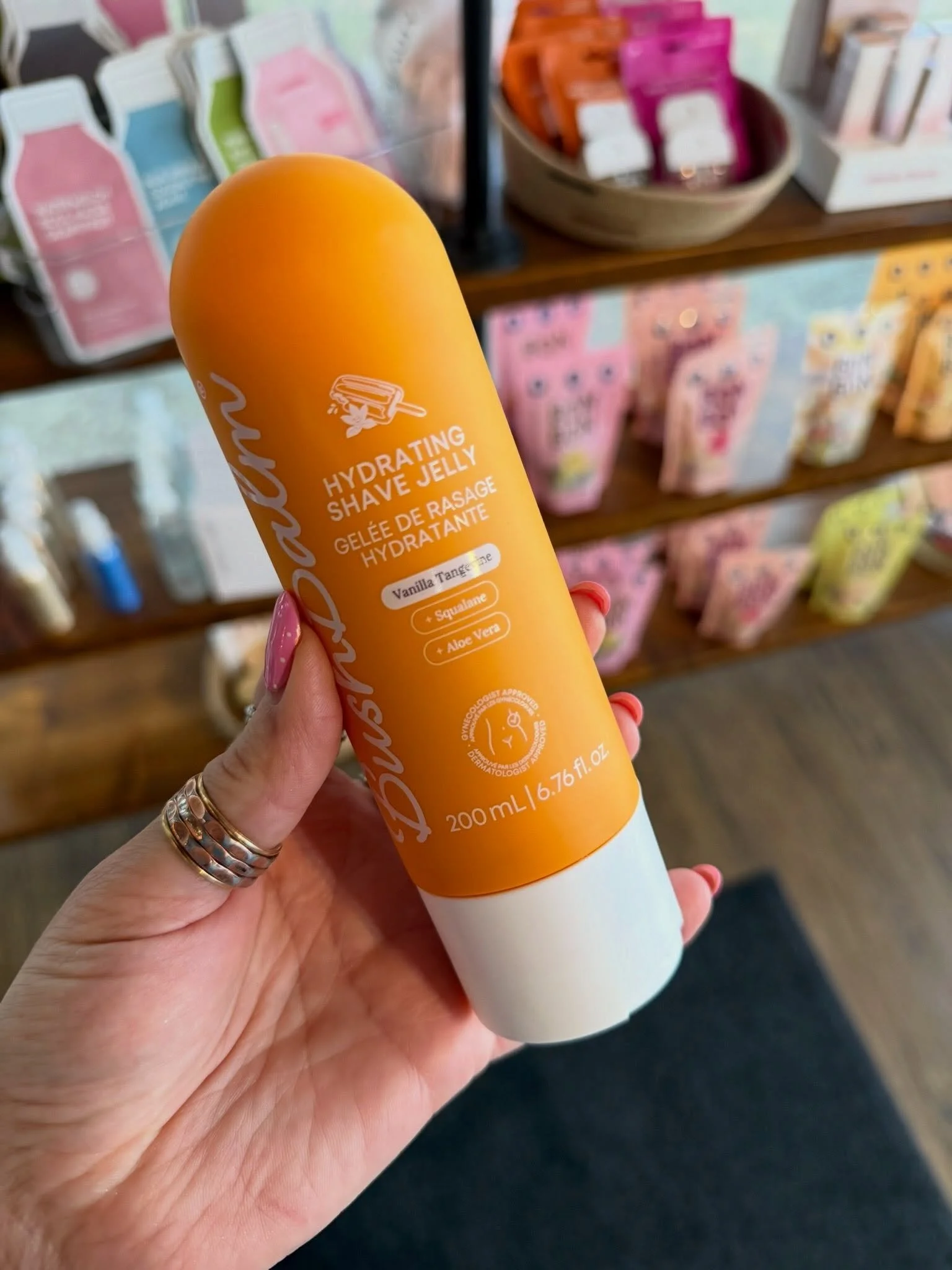More Bushbalm has arrived - this time in Vanilla Tangerine 🍊(which smells AMAZING btw - like an orange creamsicle). Scrubs, ingrown hair oil, shave jelly and more!!