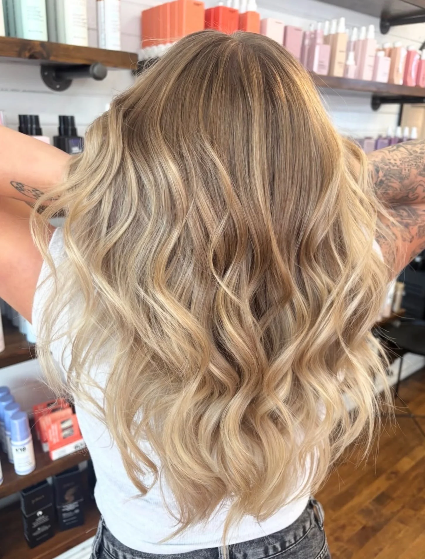 Summer&rsquo;s not *technically* over yet 😋🍦

#blondehair #vanillablonde #copperlane