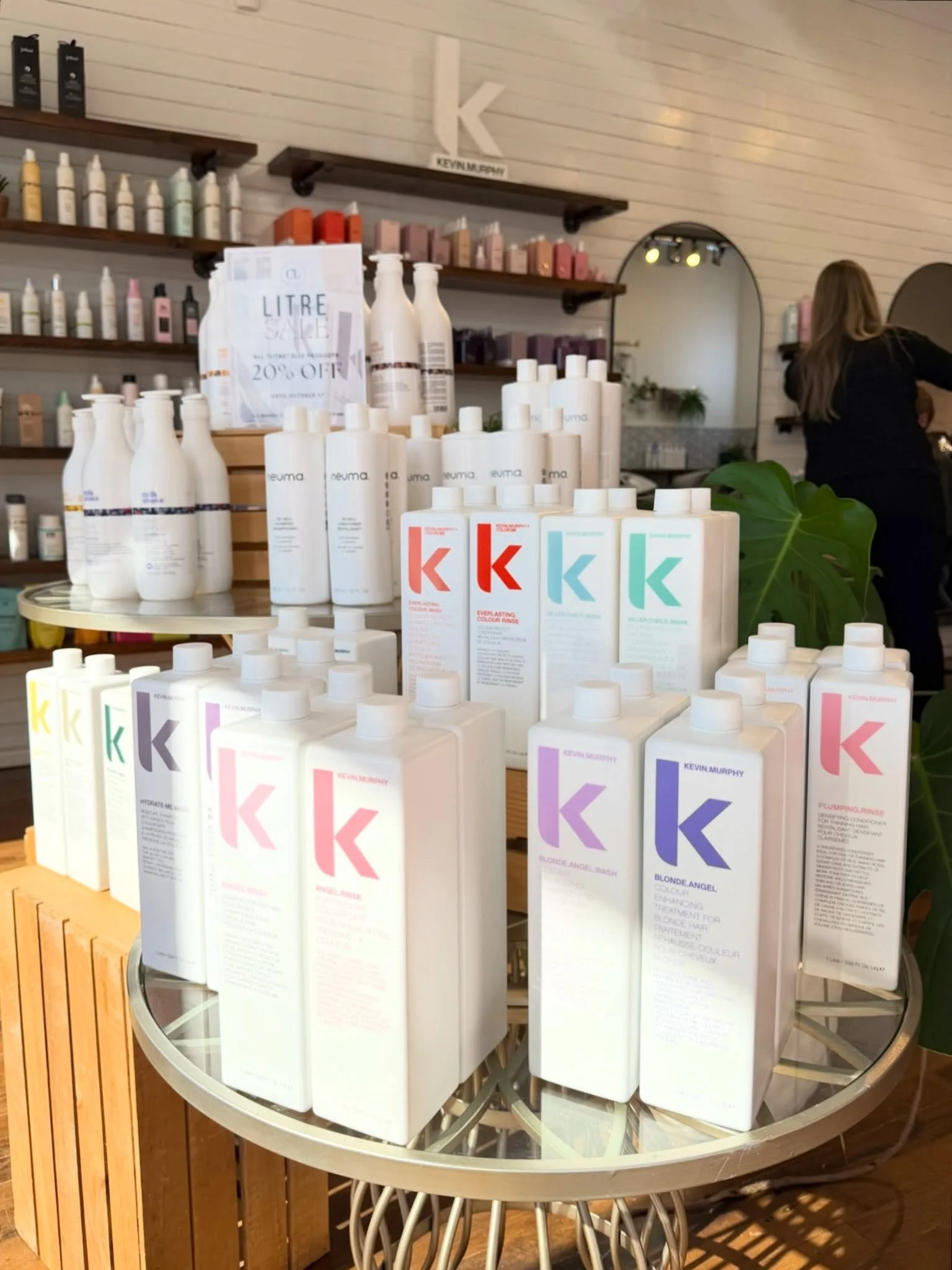LITRE SALE! 20% off all litre size products until Saturday 🙌

#lacombesalon #reddeersalon #hairproductsale