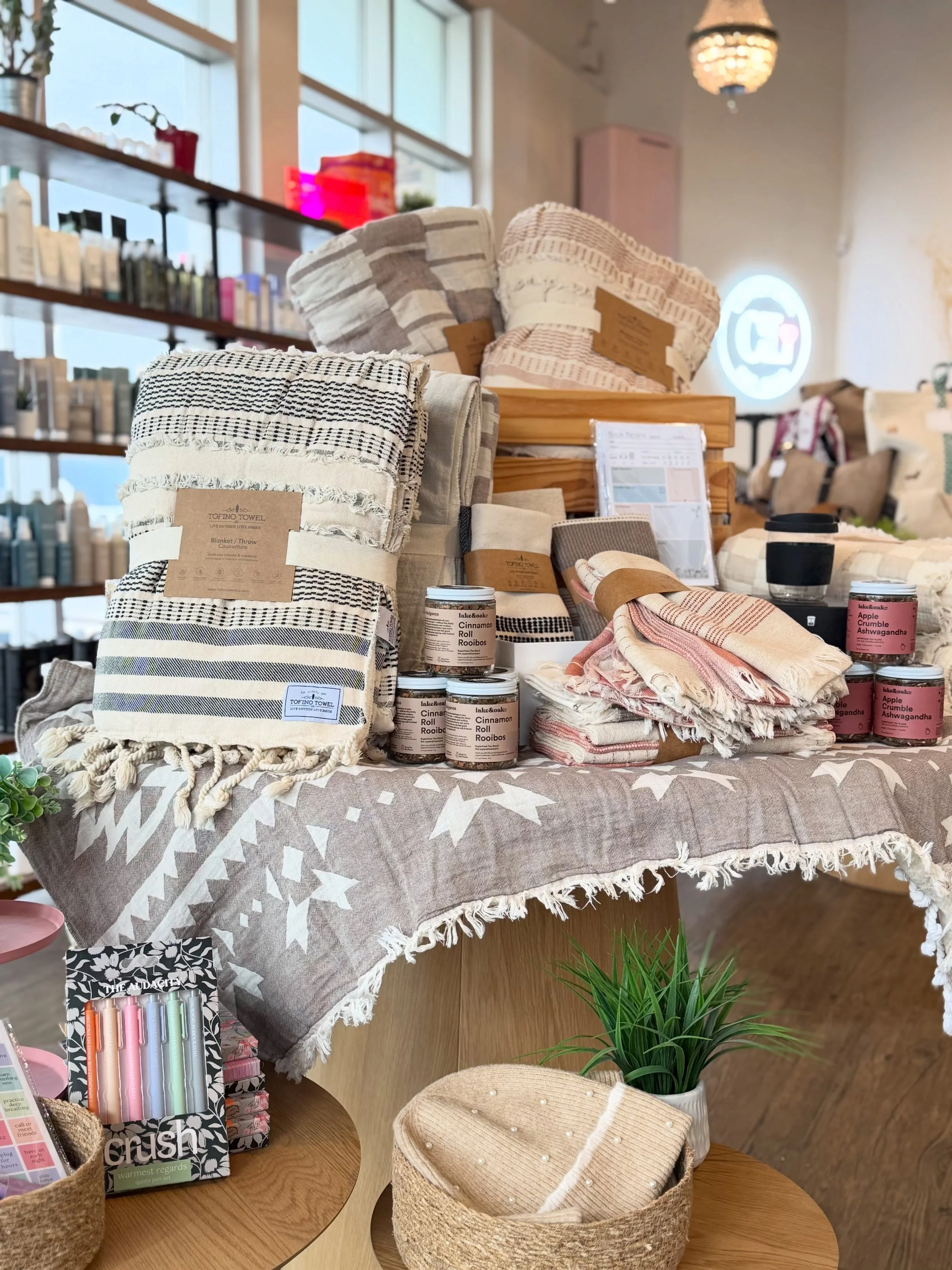 Nothing says Cozy Season like these fresh arrivals from @tofinotowelco &mdash; luxe blankets, beautiful tea towels, and plush robes are in store now 🧖&zwj;♀️

#reddeerboutique #tofinotowel