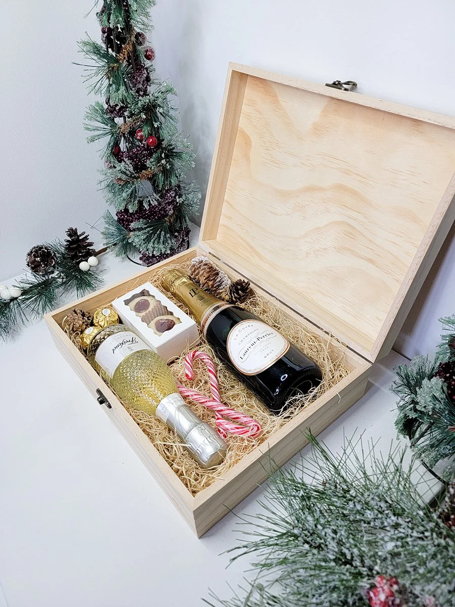 BUBBLES & BOXED-UP CHEER | Champagne & Prosecco Holiday Gift Box
