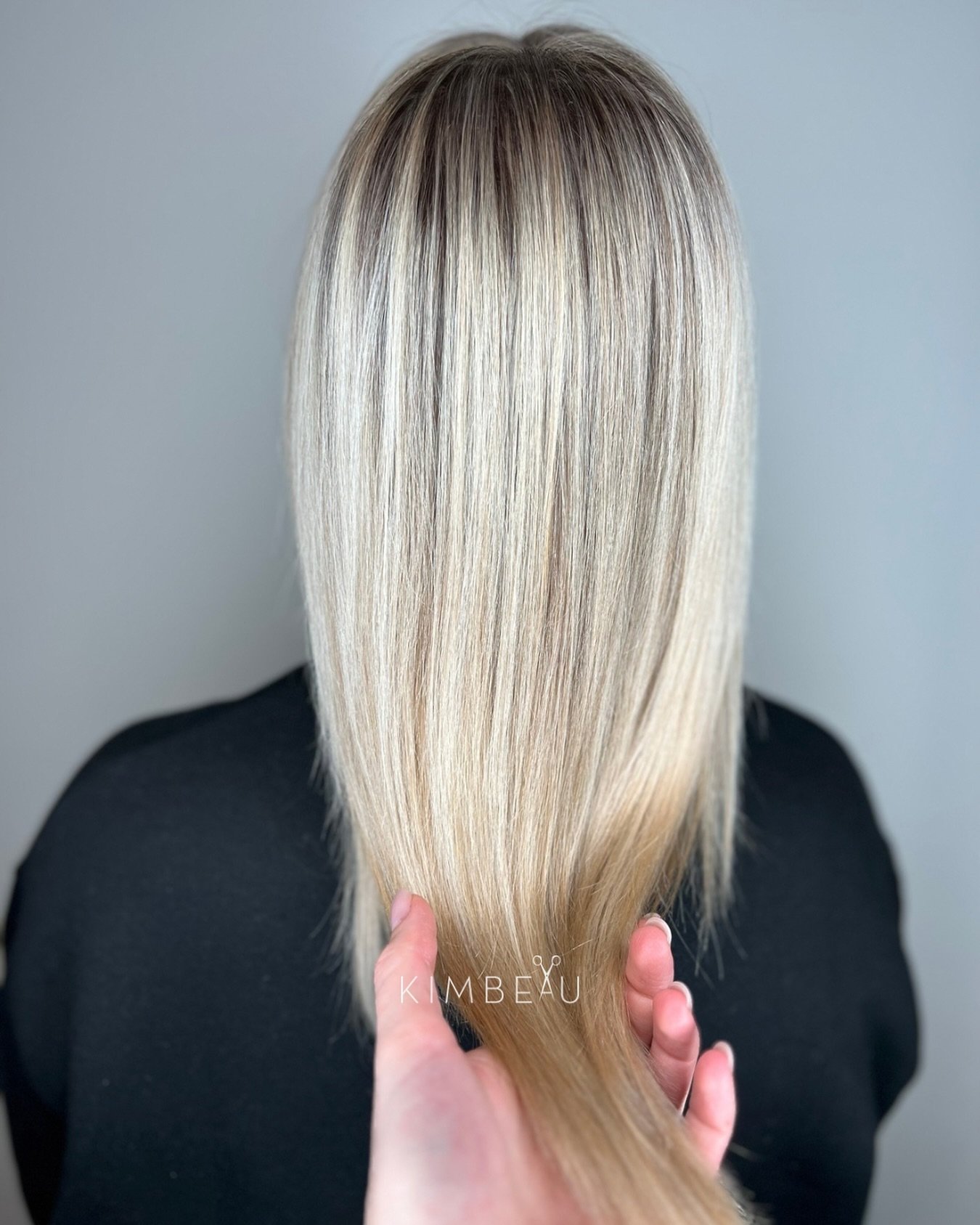 STAY BLONDE // toner service

Lente = meer zon - behalve dan al zeker de komende week 🫠

Maar meer zon betekent ook dat je toner sneller kan vervagen. 

Eerst en vooral is het belangrijk om te vermijden dat dit gebeurt. Door bijvoorbeeld een hoed of