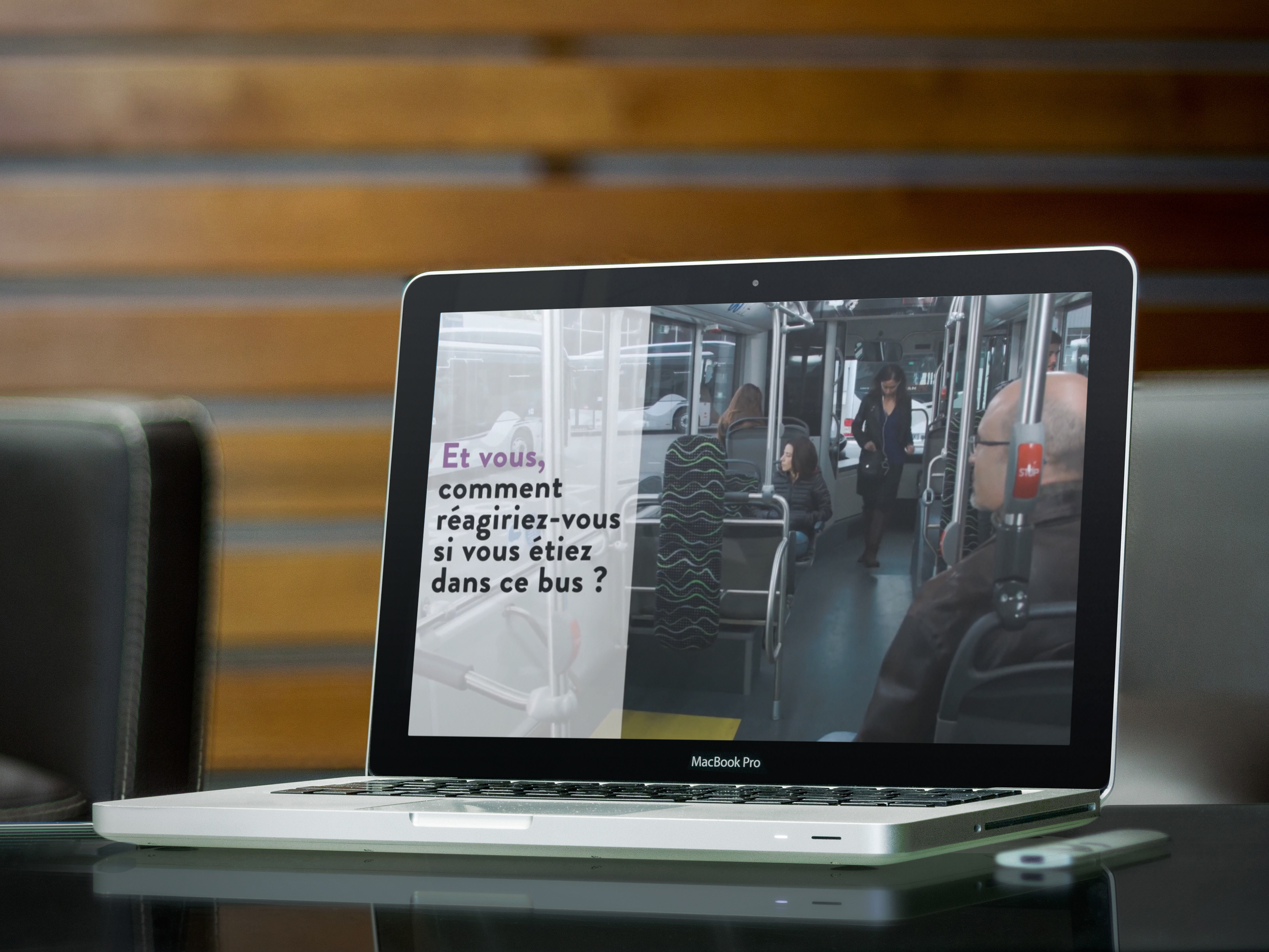 macbook-pro-business-center-wooden-wall-standard.png