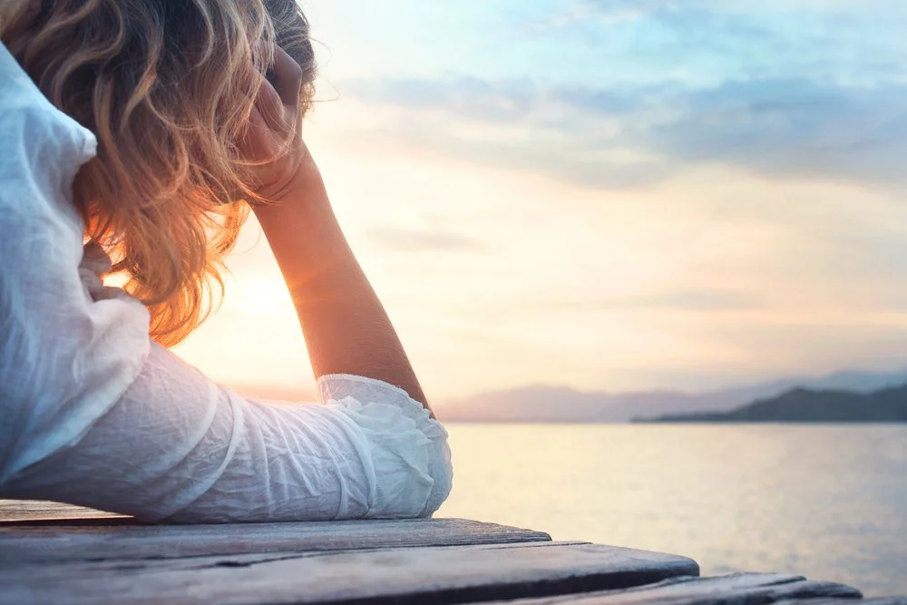 Alleinsein vs. Einsamkeit: Was Rückzug für Introvertierte bedeutet