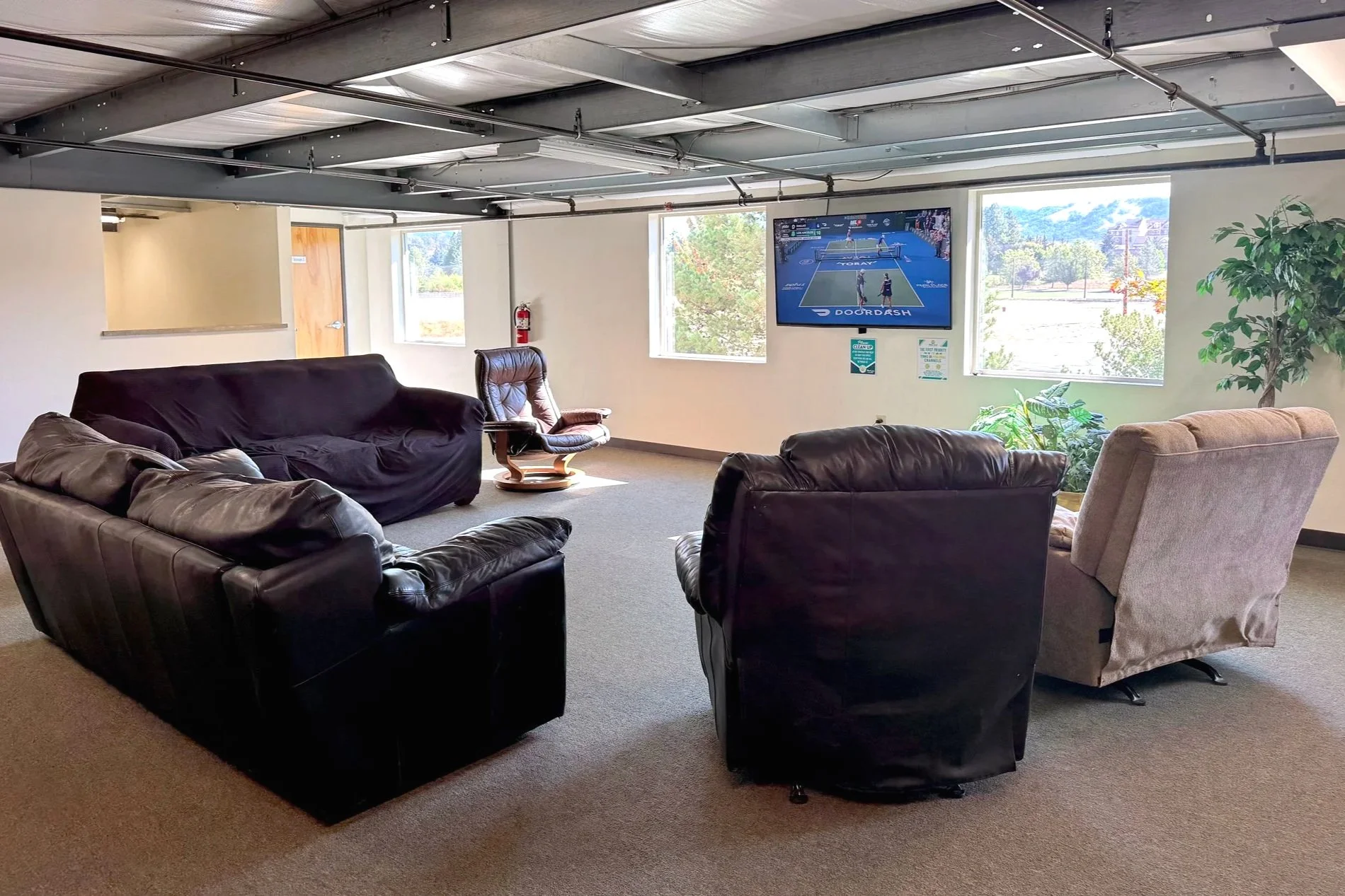 Member lounge at Umpqua Valley Tennis Center