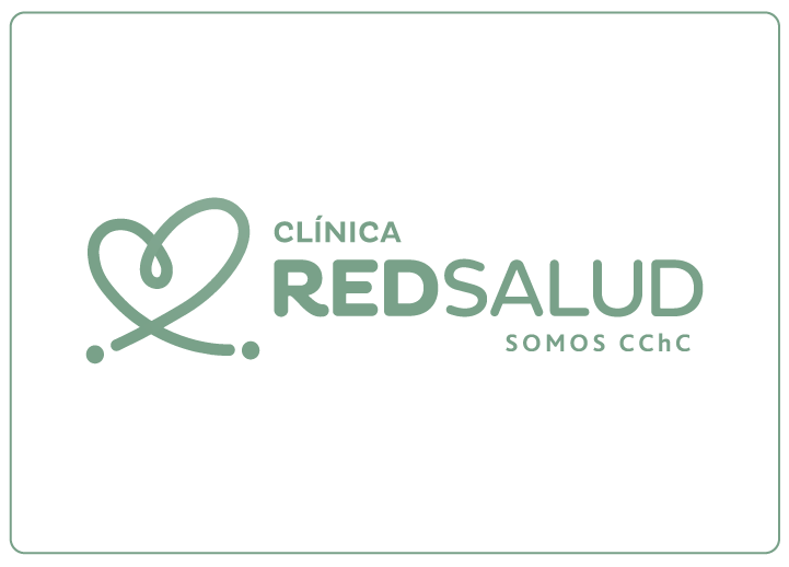 Logotipo de la clínica RedSalud, con un corazón formado por un estetoscopio y el texto Clínica RedSalud, Somos CCHC'